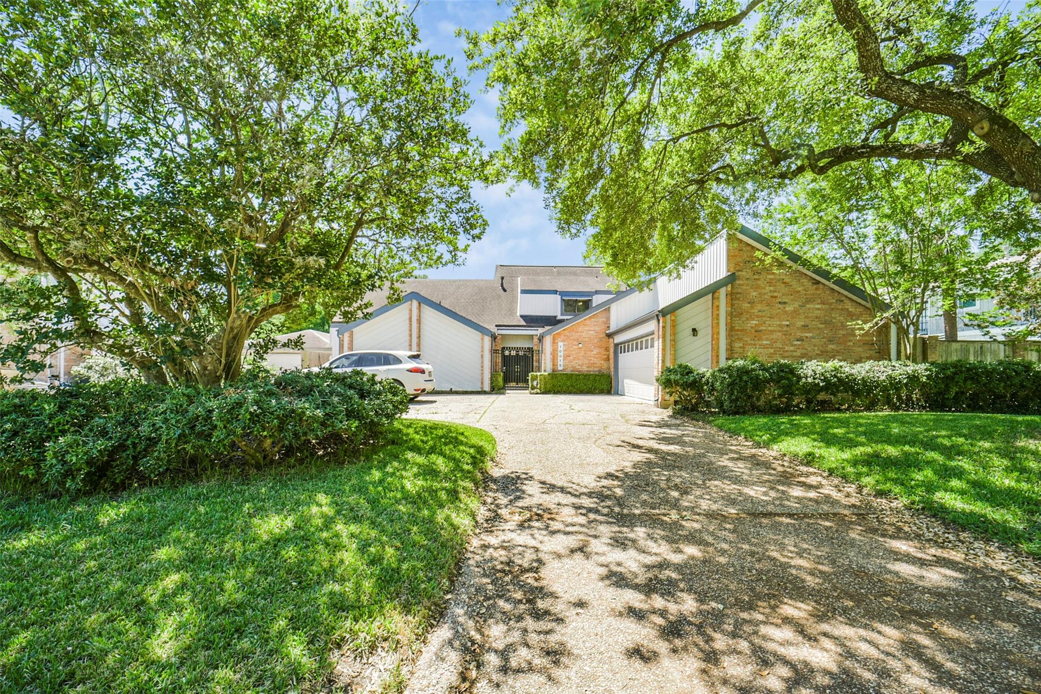 10815 Cranbrook Road — photo