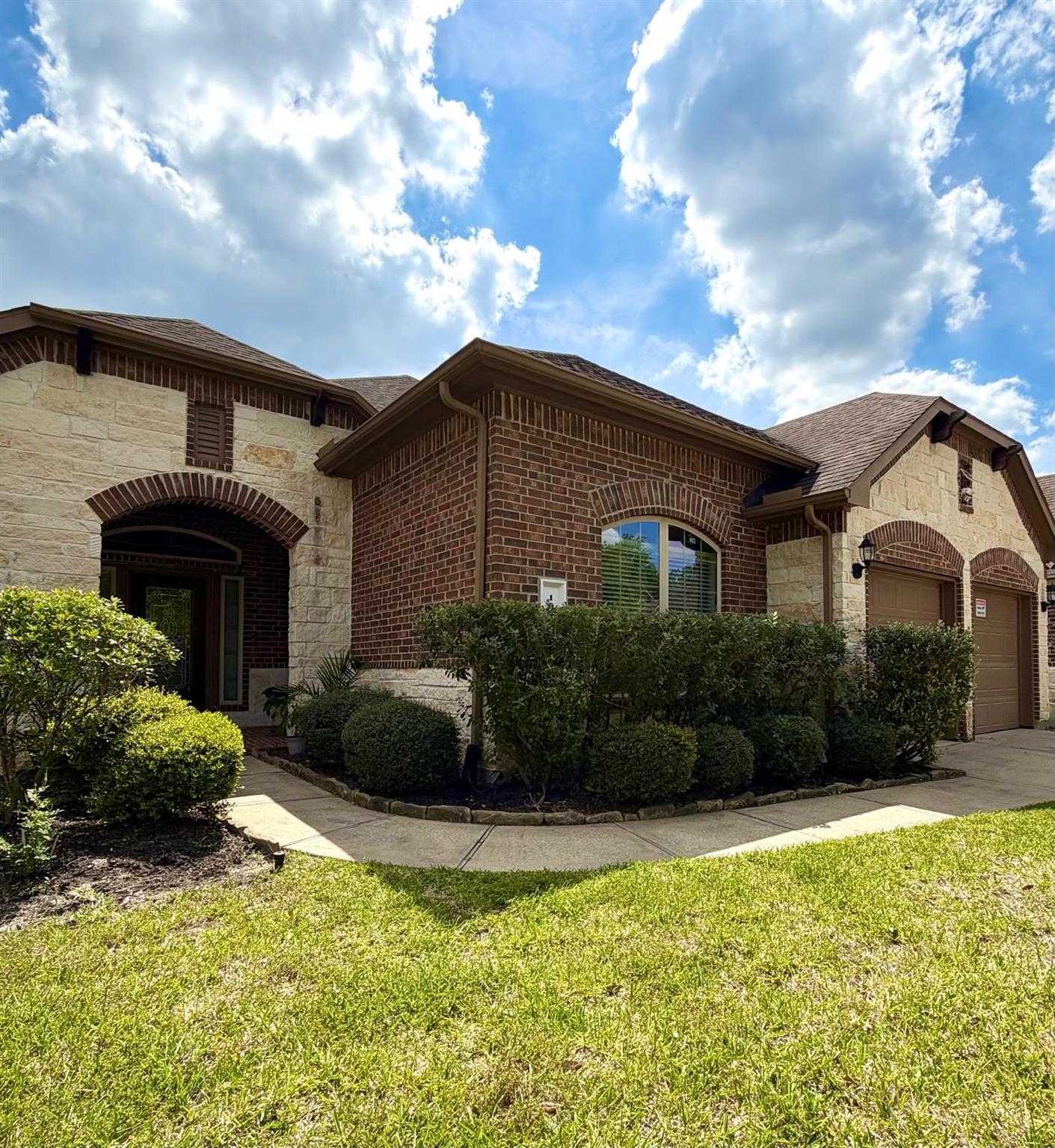 107 Jacobs Meadow Drive — photo