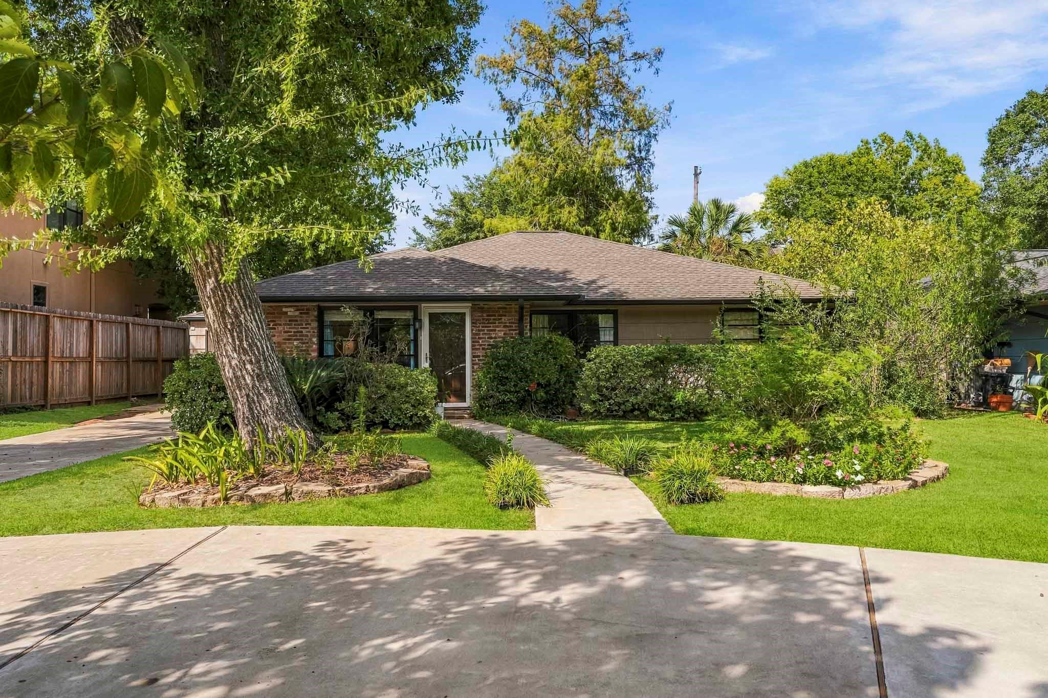 4612 Evergreen Street — photo