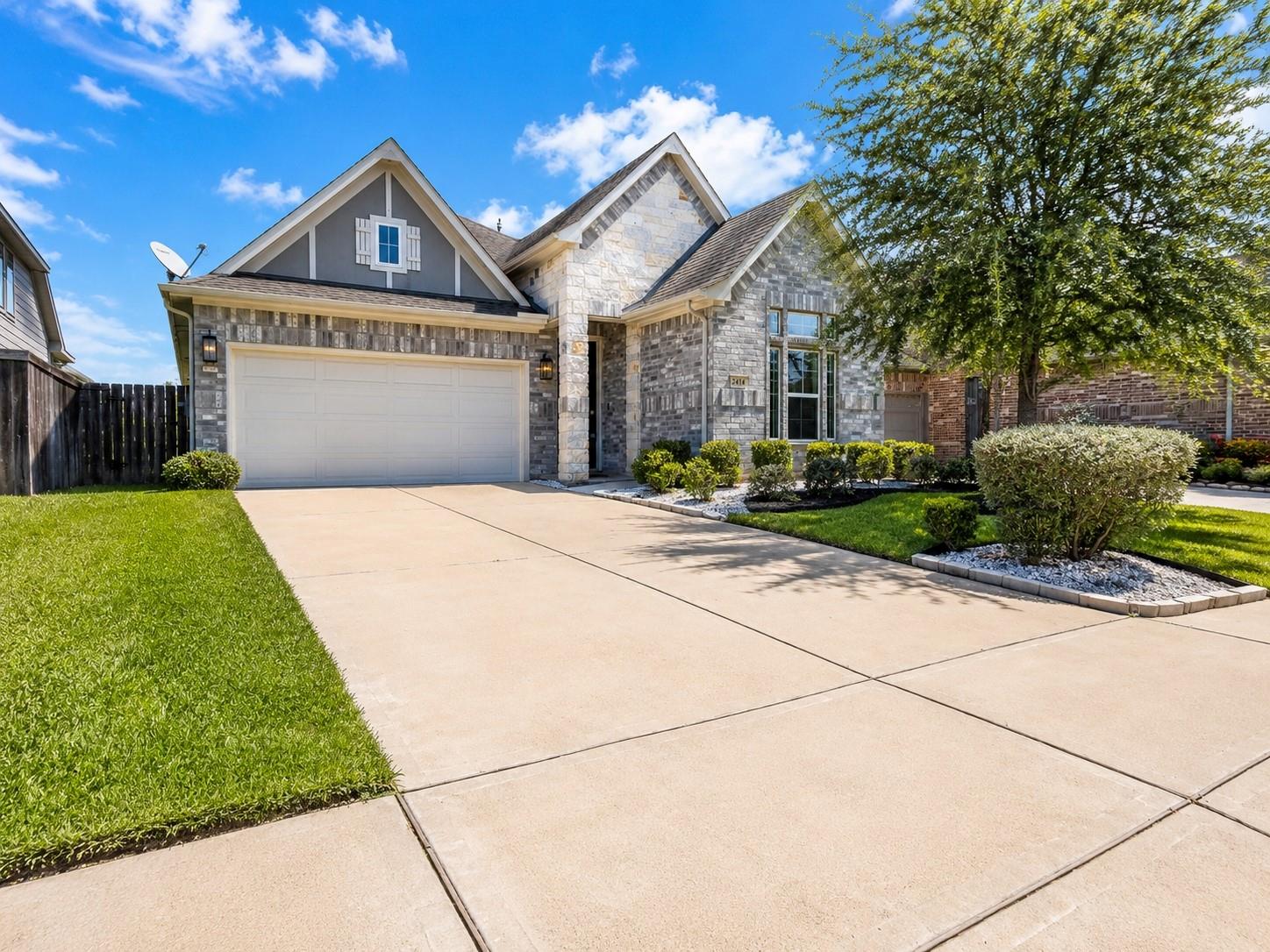 2414 Manor Valley Lane — photo