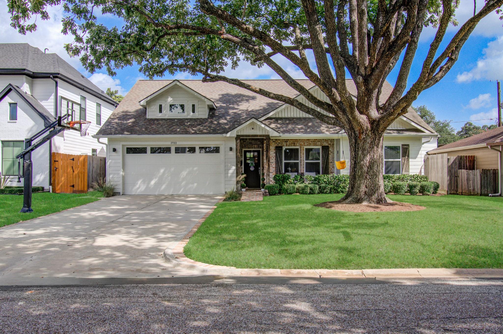 1722 Chippendale Road — photo