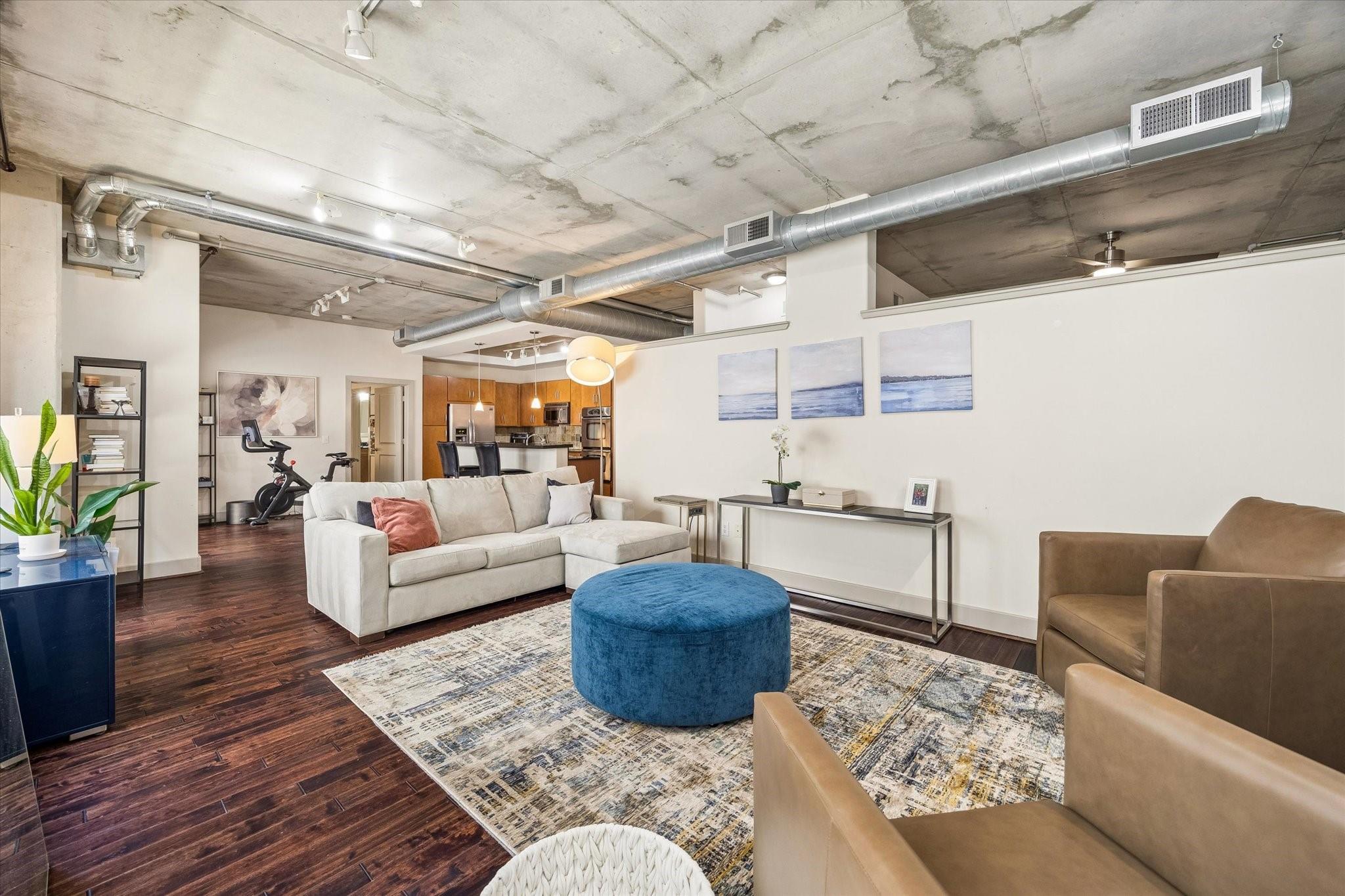 1901 Post Oak Boulevard #303 — photo
