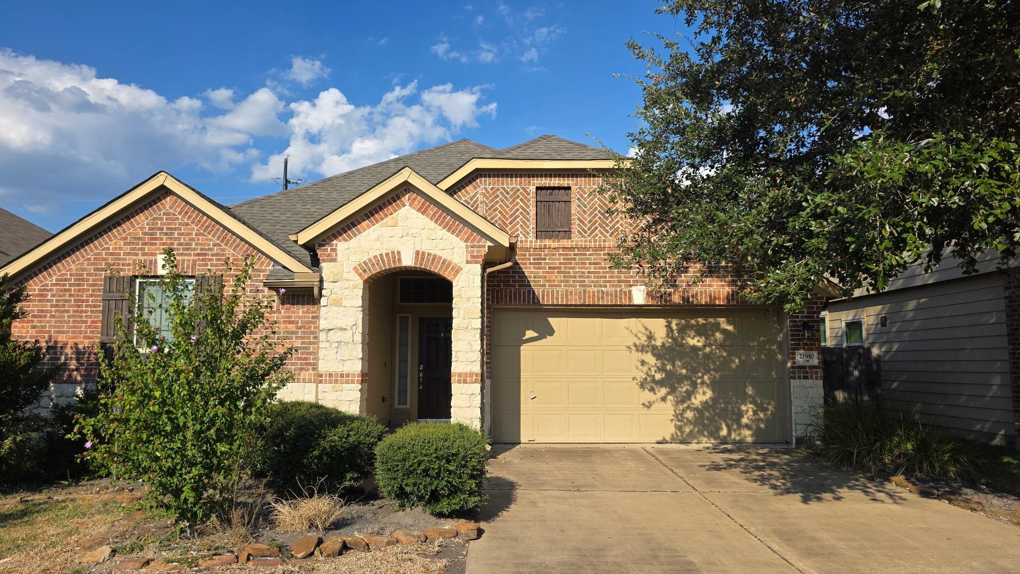 21910 Cascade Hollow Lane — photo