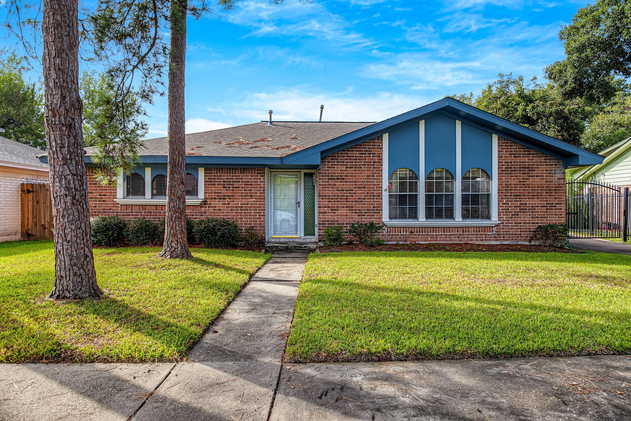 13823 Overbrook Lane — photo