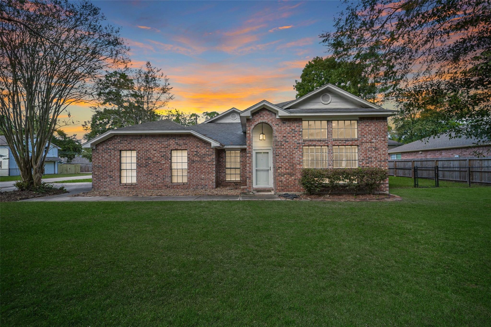 3130 Lake Breeze Lane — photo