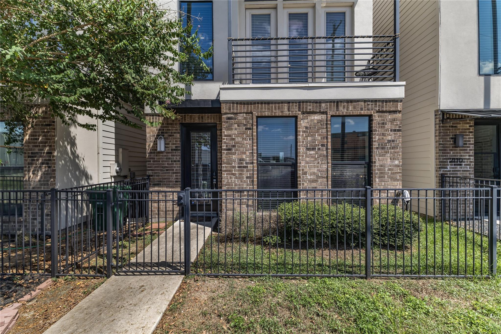 2114 Sabine Street — photo
