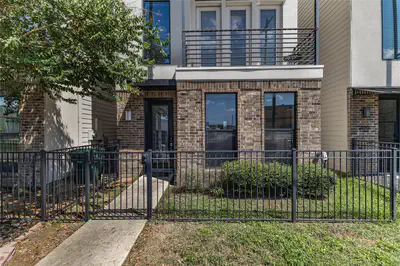 2114 Sabine Street — photo