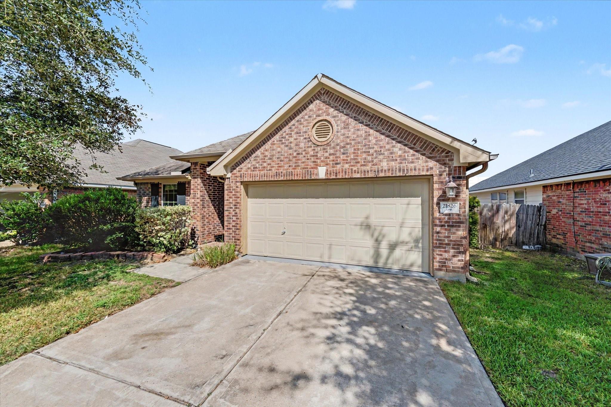 21826 Saragosa Pond Lane — photo