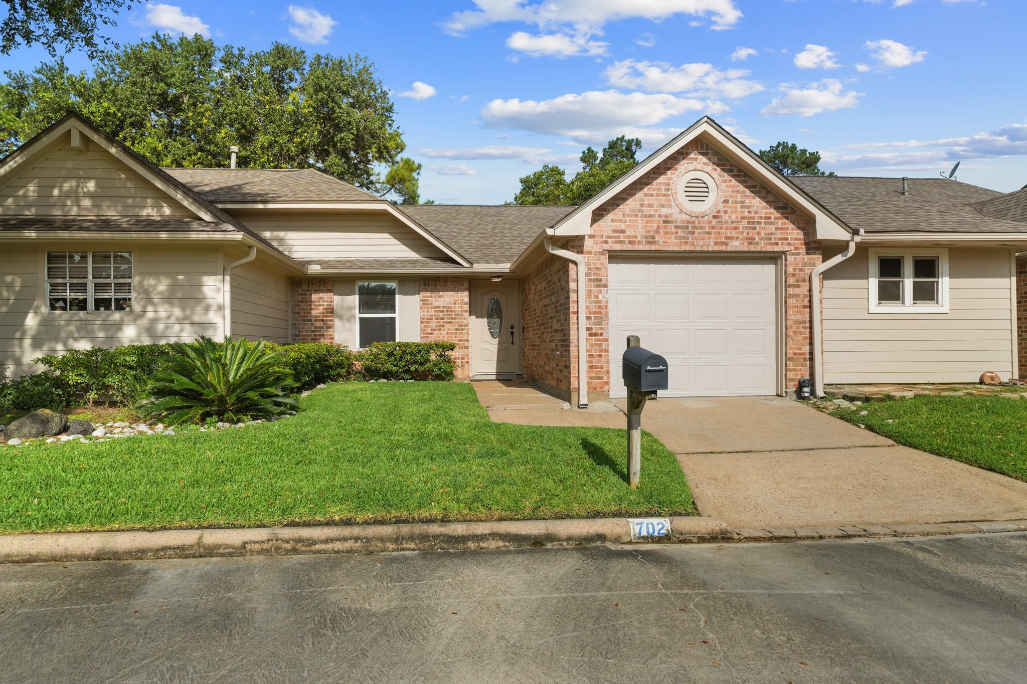 702 W Country Grove Circle — photo