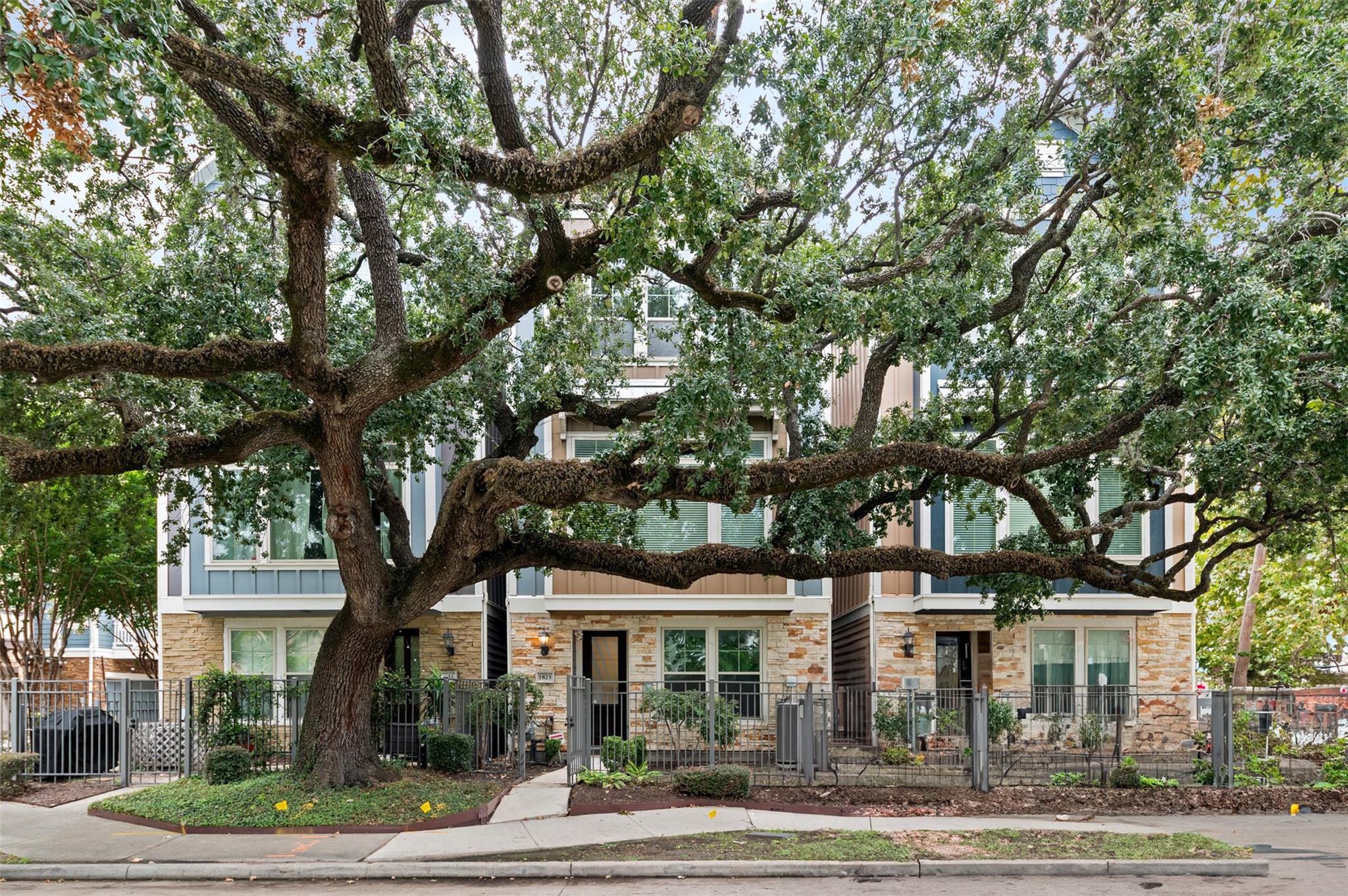 1823 Drew Street — photo