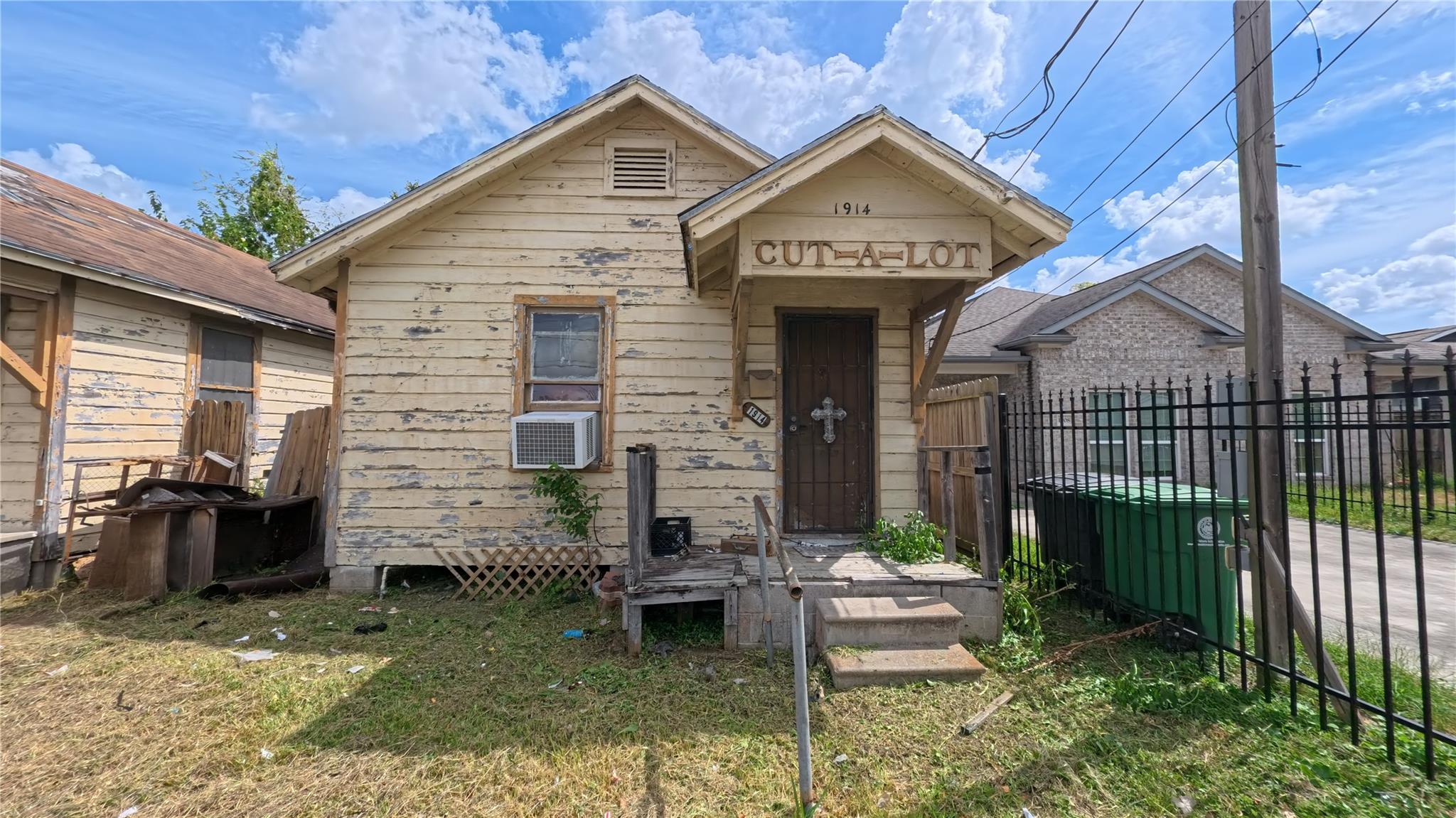 1914 Benson Street — photo