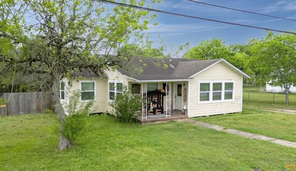 704 Maple St — photo