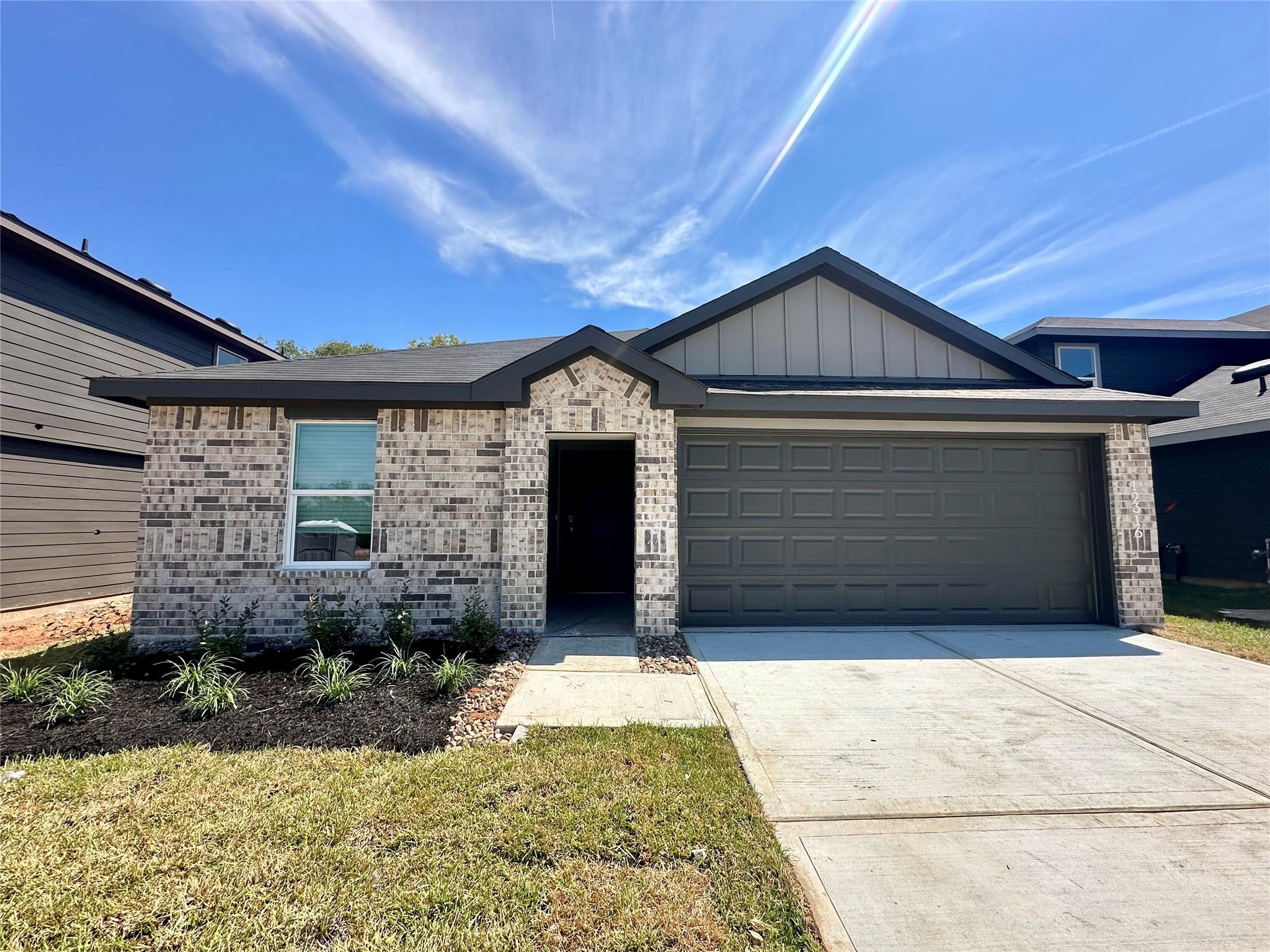 12316 Lexington Heights — photo