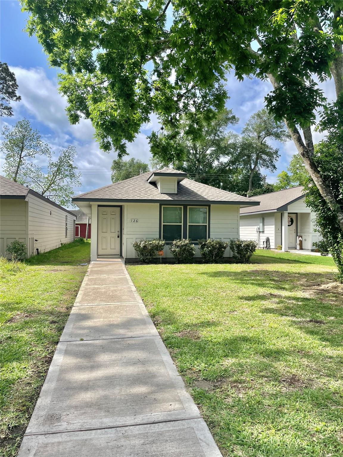 126 E Ash Street, Angleton, TX 77515 — photo 2