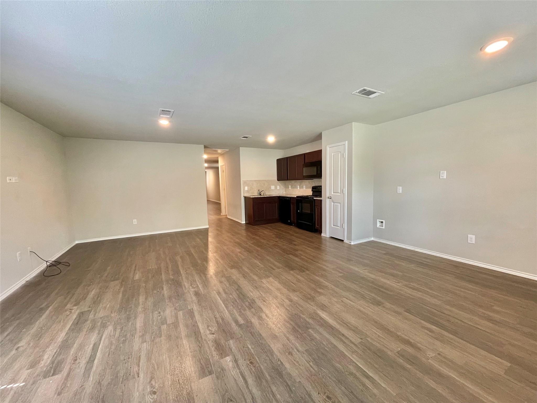 126 E Ash Street, Angleton, TX 77515 — photo 3