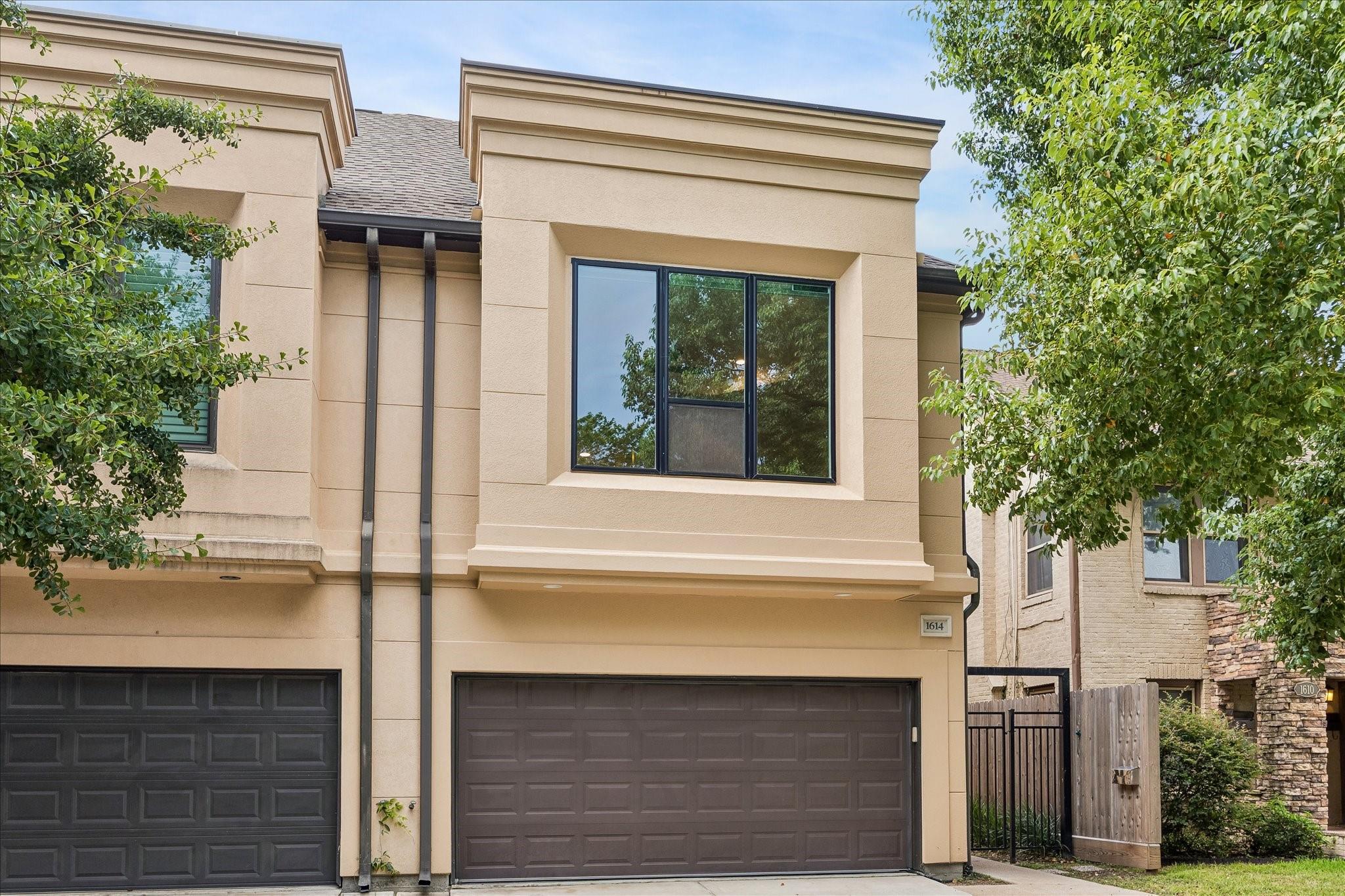 1614 Castle Court — photo