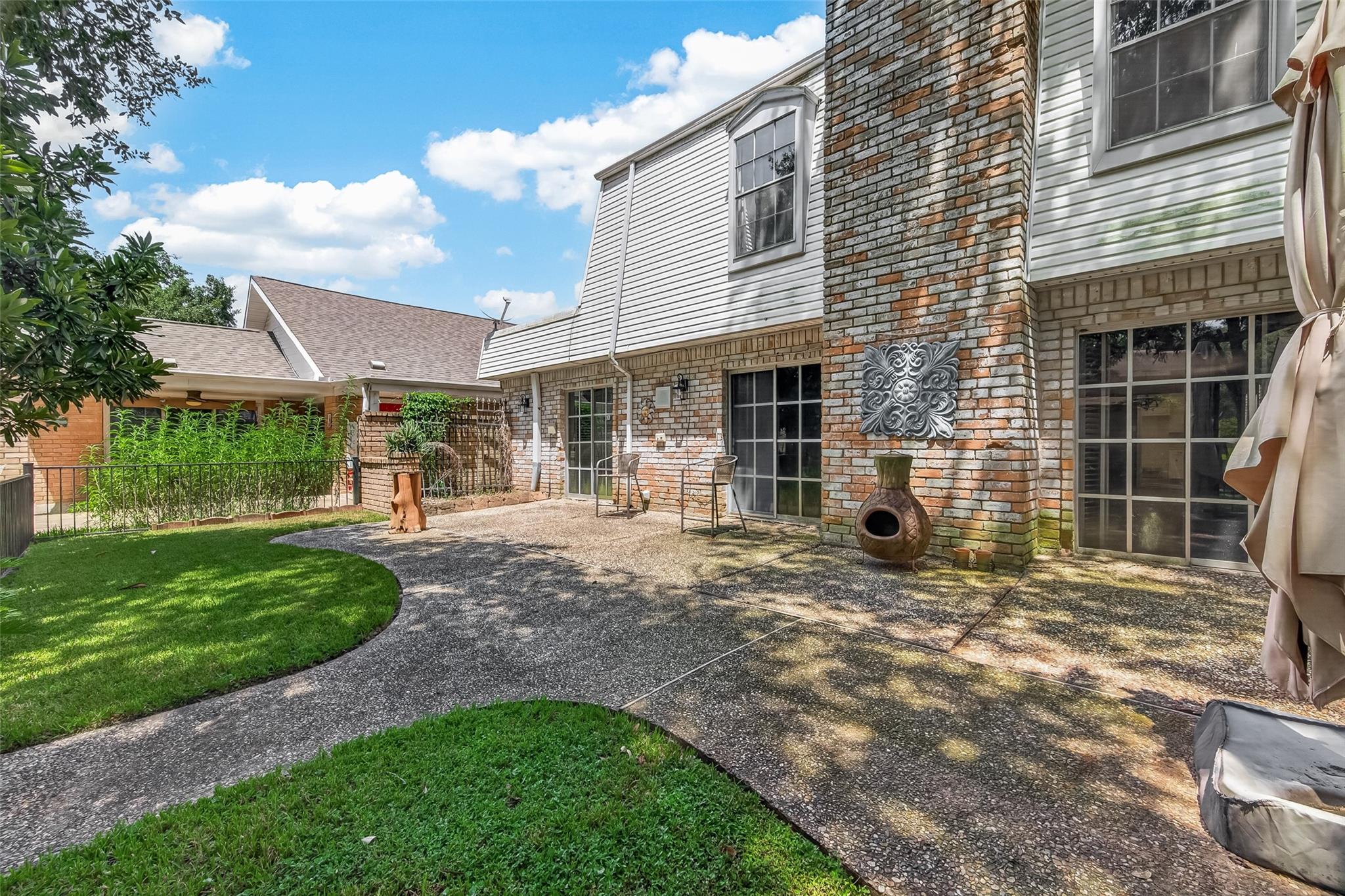 2718 Kissing Camel Court — photo