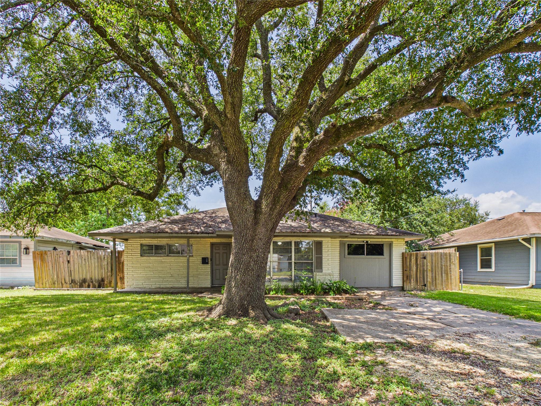 302 Sycamore Drive — photo