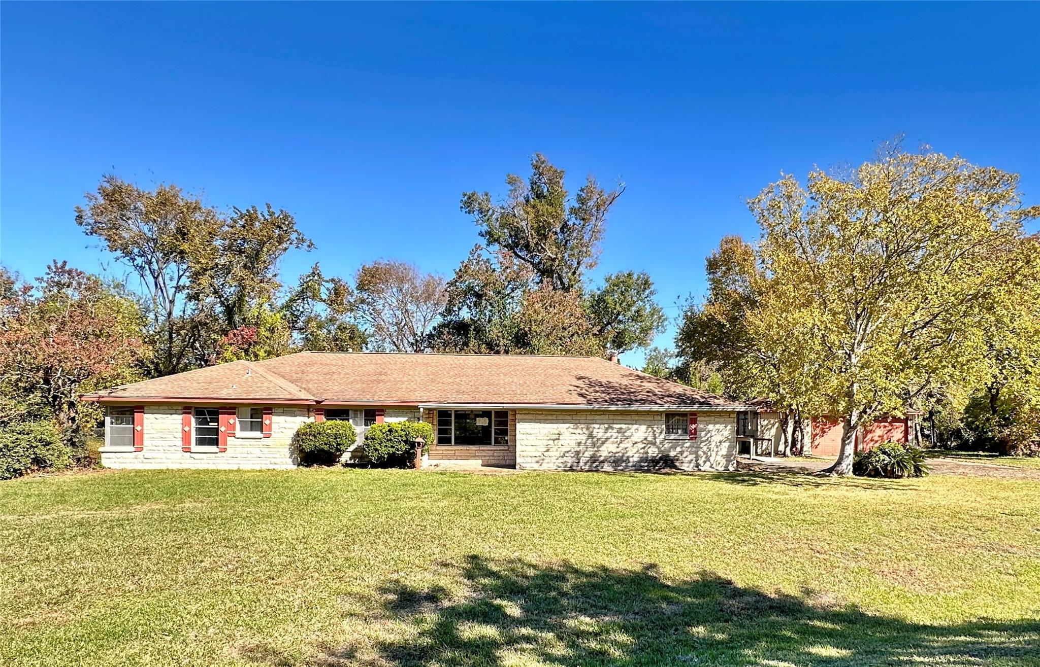 300 Holly Drive — photo