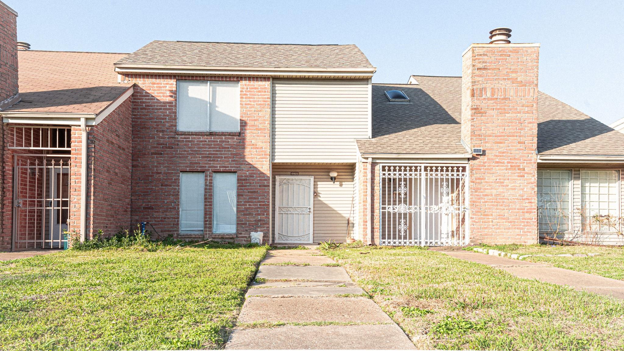 10920 Village Bend Lane #920 — photo