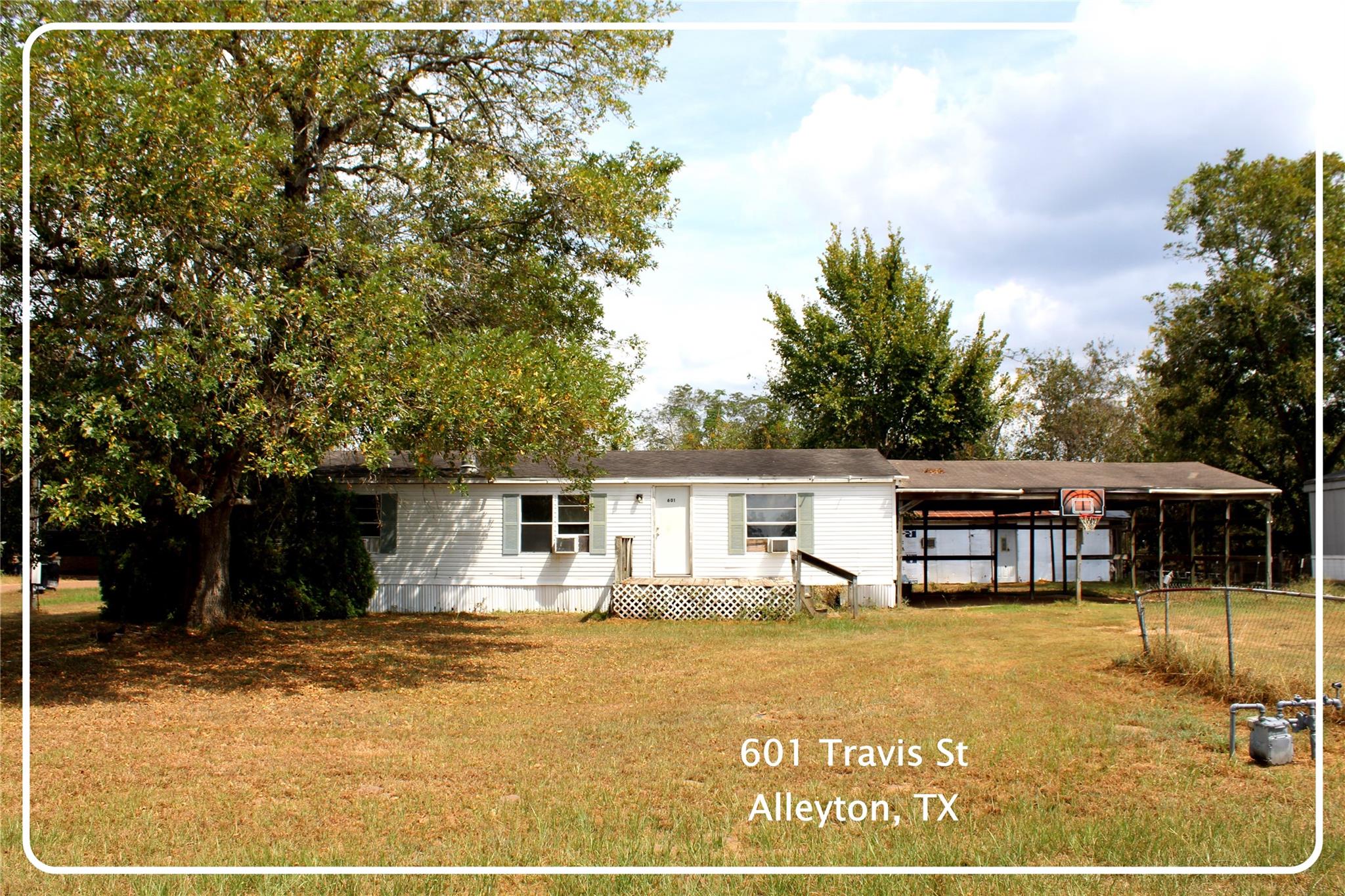 601 Travis Street — photo