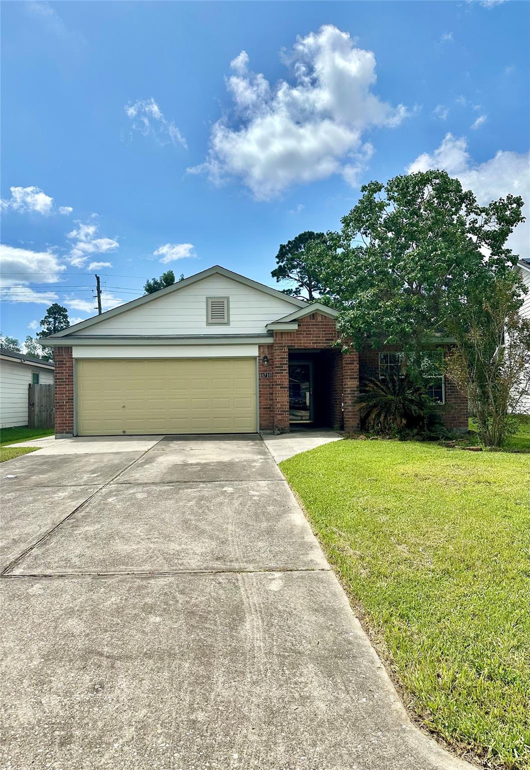 4710 Comal River Loop — photo