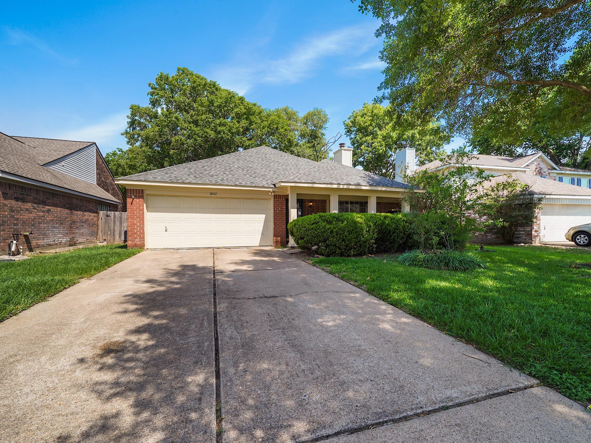 18142 Lake Bend Drive — photo