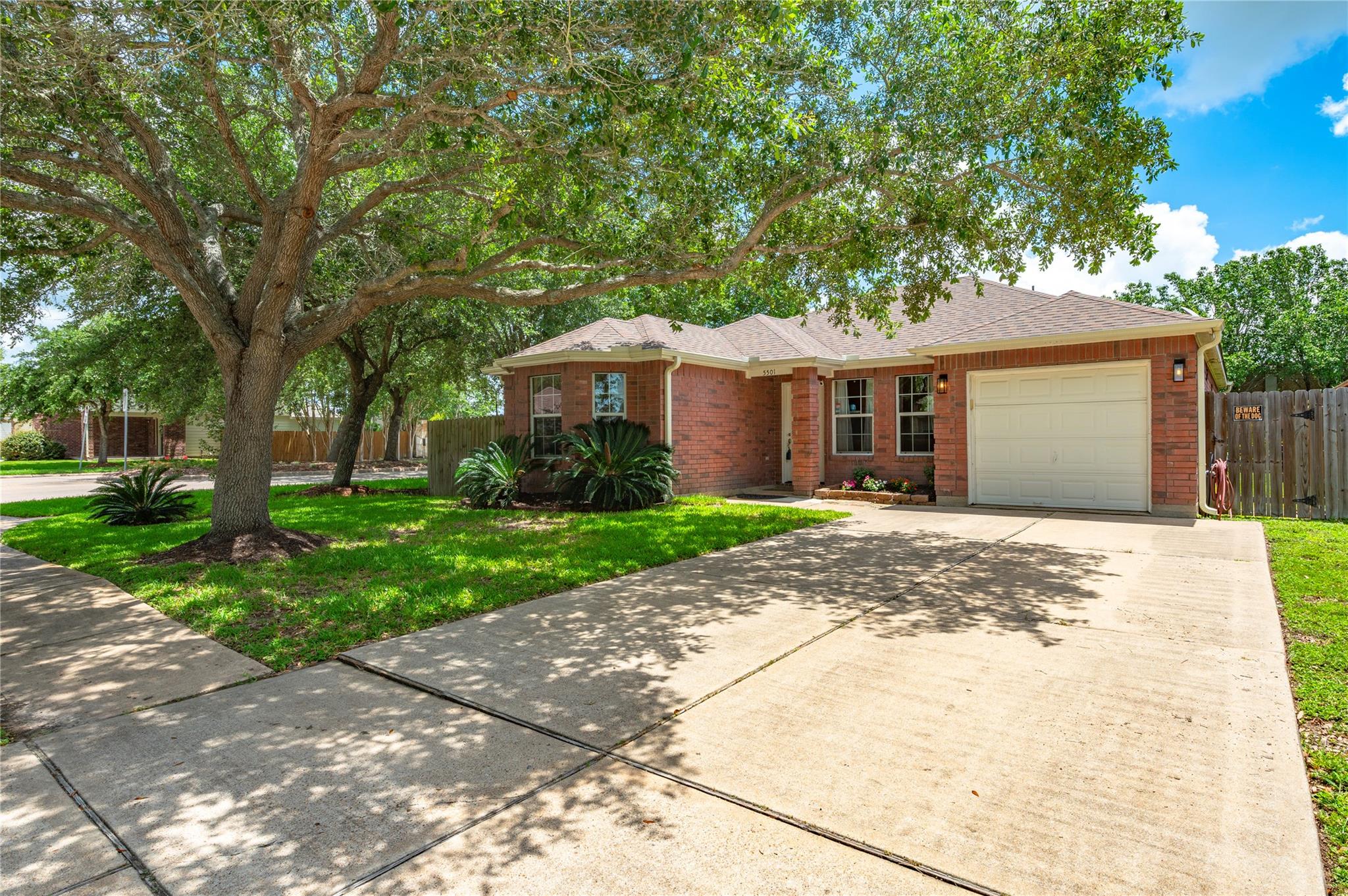 5501 Rio Sabinas Street, Rosharon, TX 77583 — photo 2