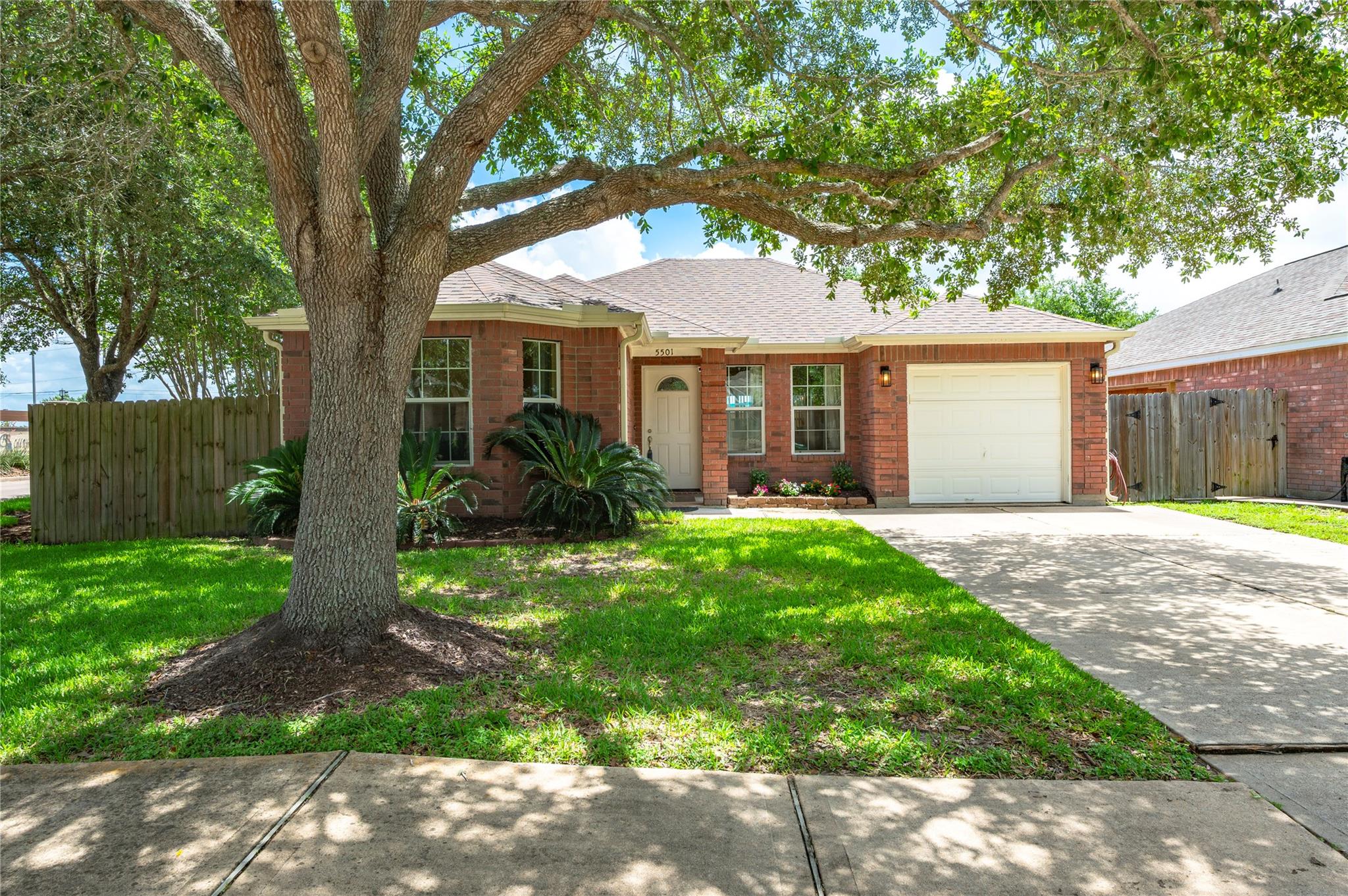 5501 Rio Sabinas Street, Rosharon, TX 77583 — photo 3