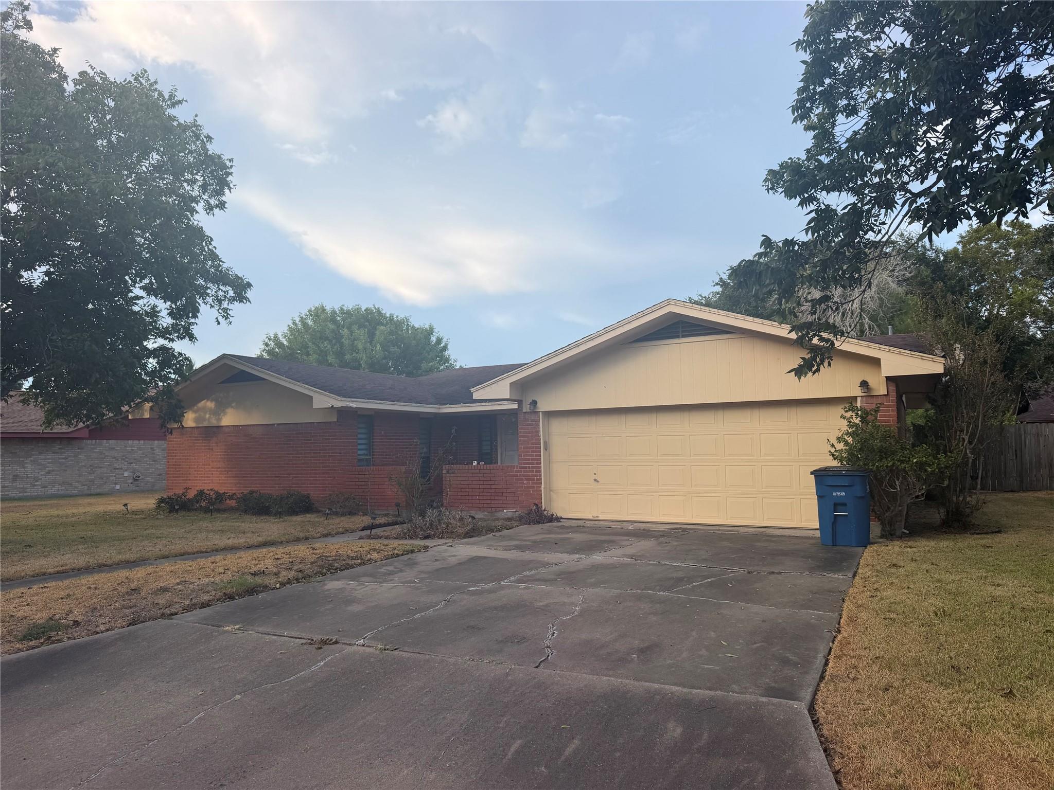 114 Linnville Drive — photo