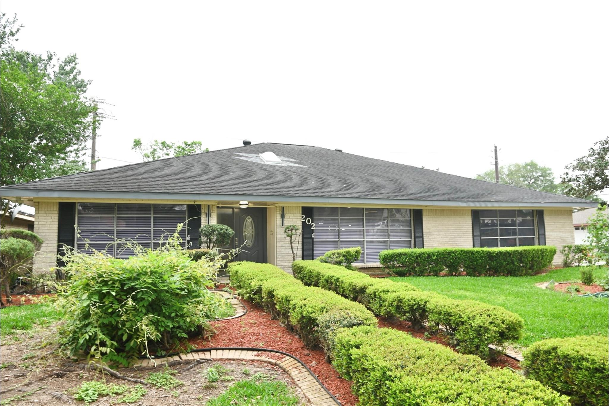 202 Coronation Drive — photo