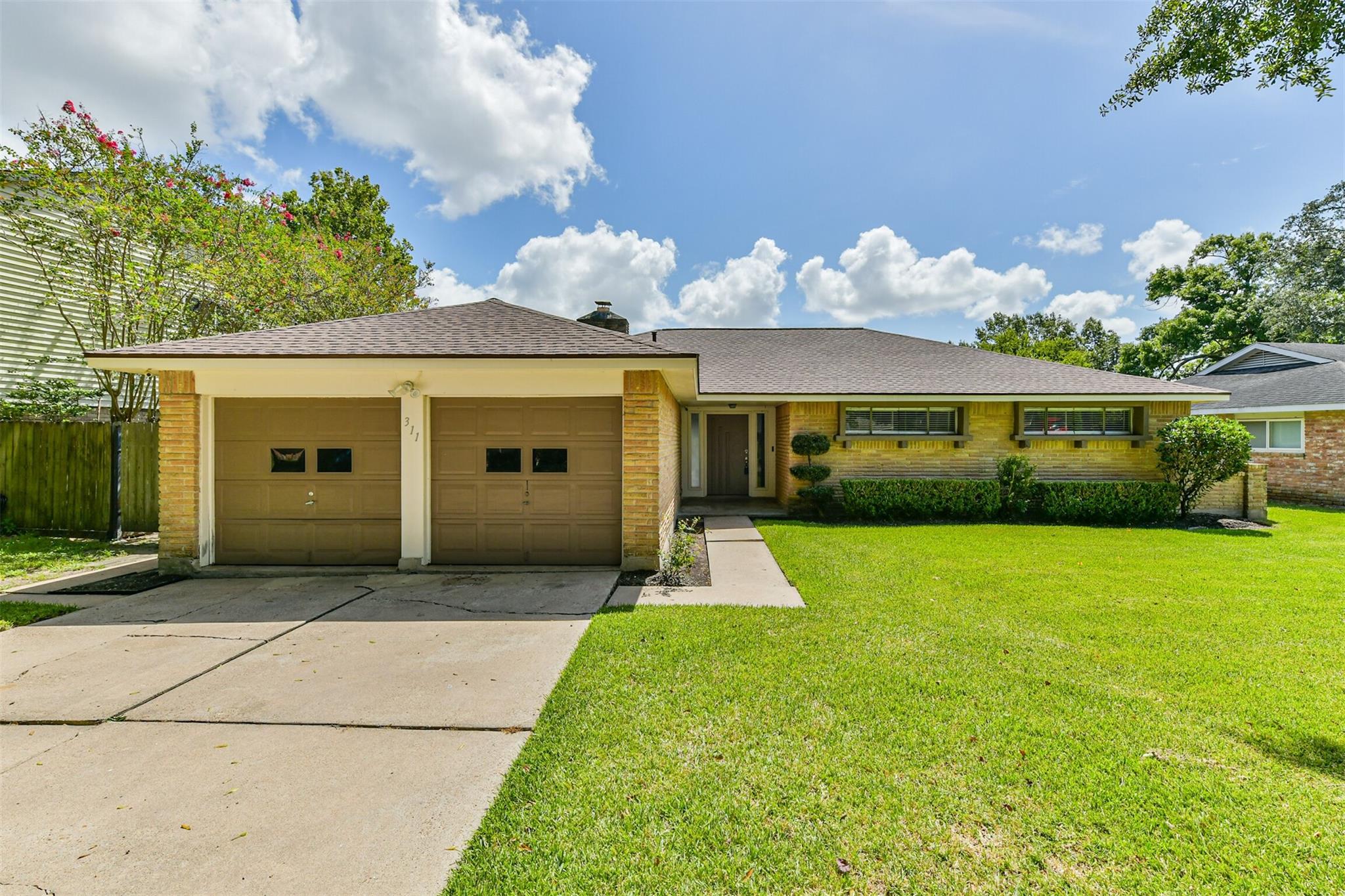 311 Stonehenge Lane — photo