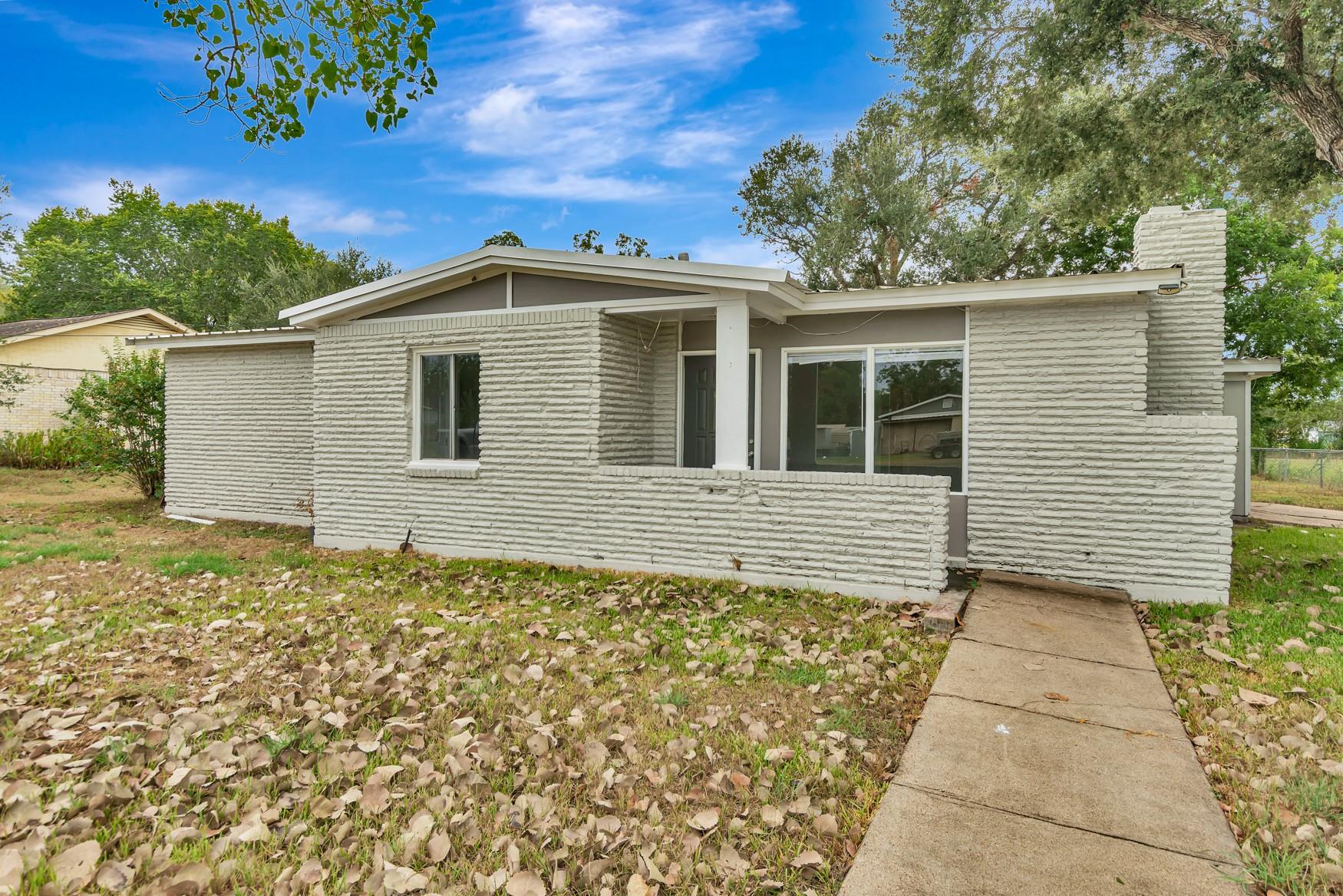 611 Sarah Street — photo