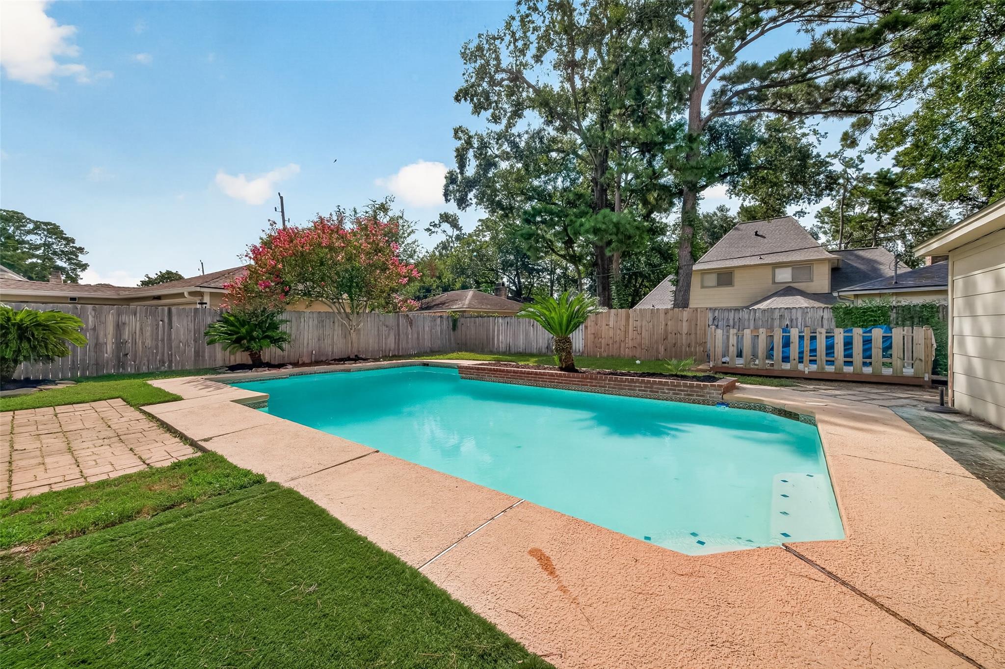 5727 Green Springs Dr — photo
