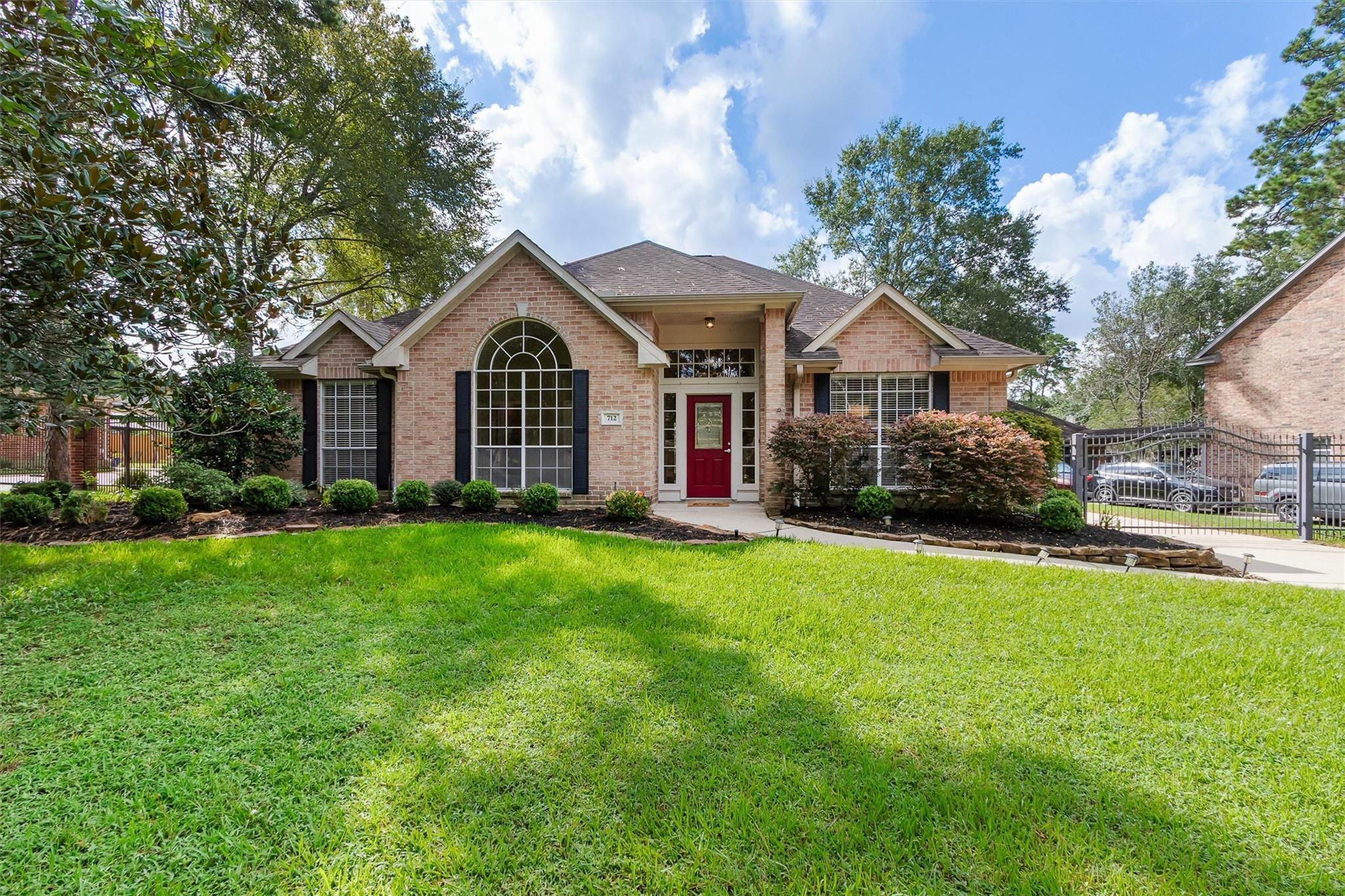 712 Forest Lane Drive — photo