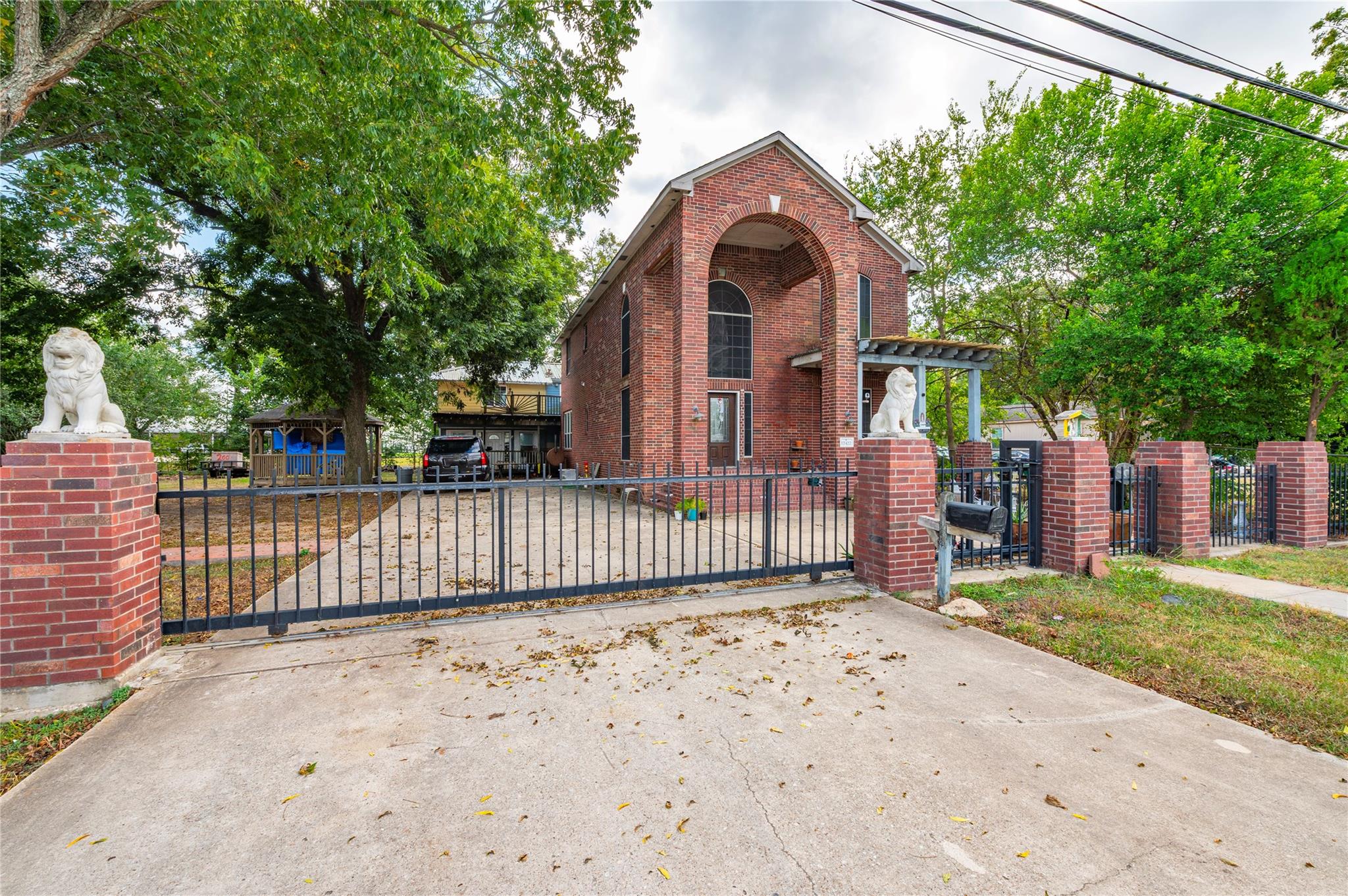 12422 Almeda Genoa Road — photo