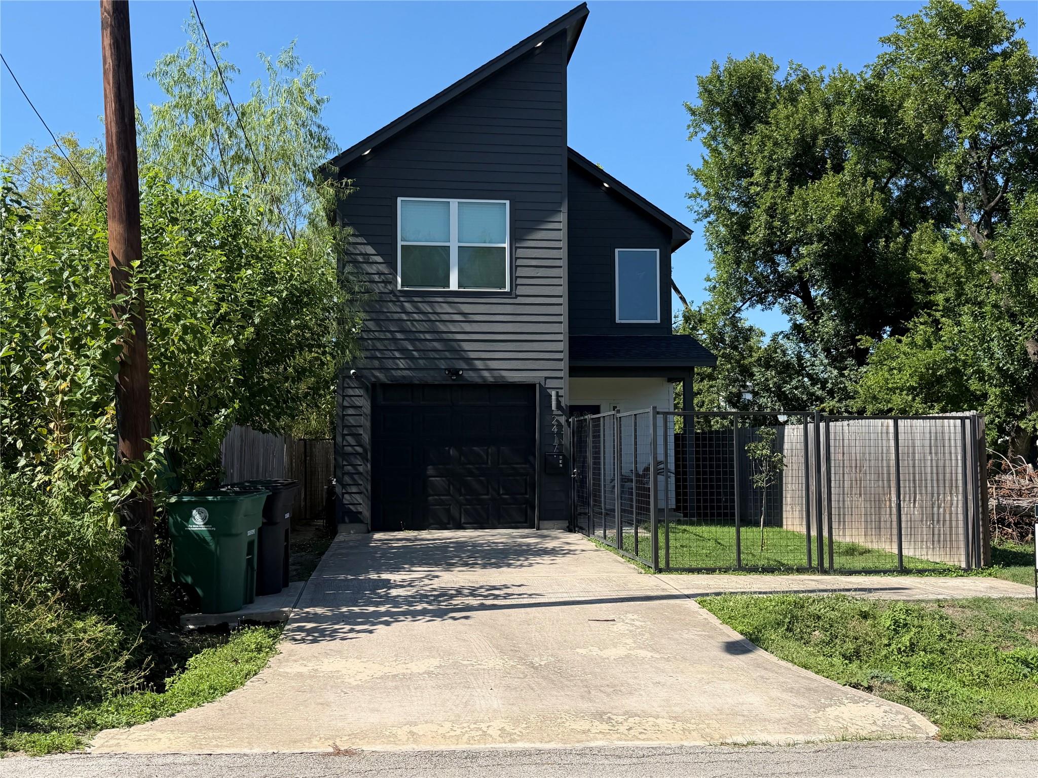 2417 Noble Street — photo