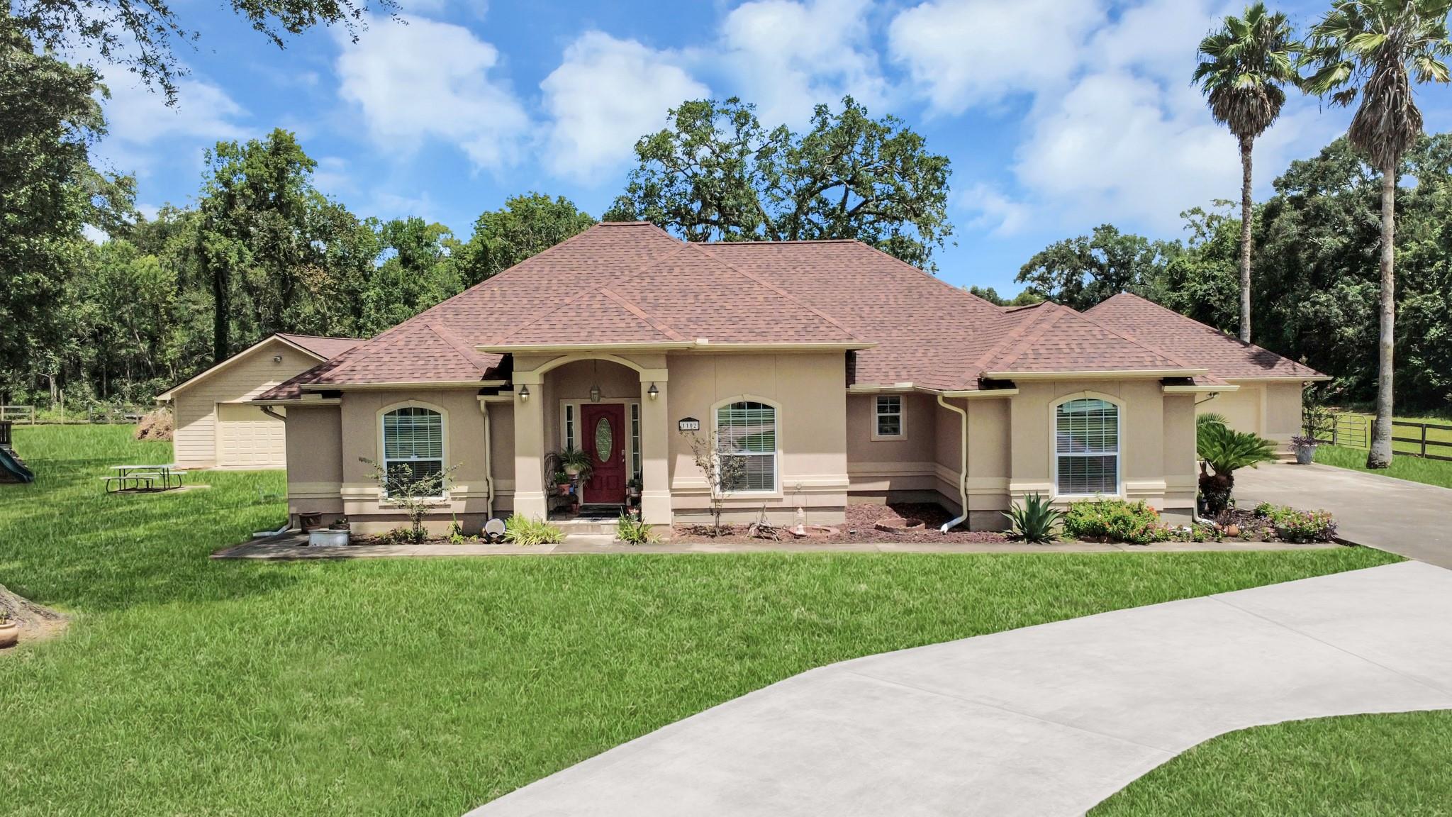 1102 w point dr, ROSHARON TX 77583 — photo 2