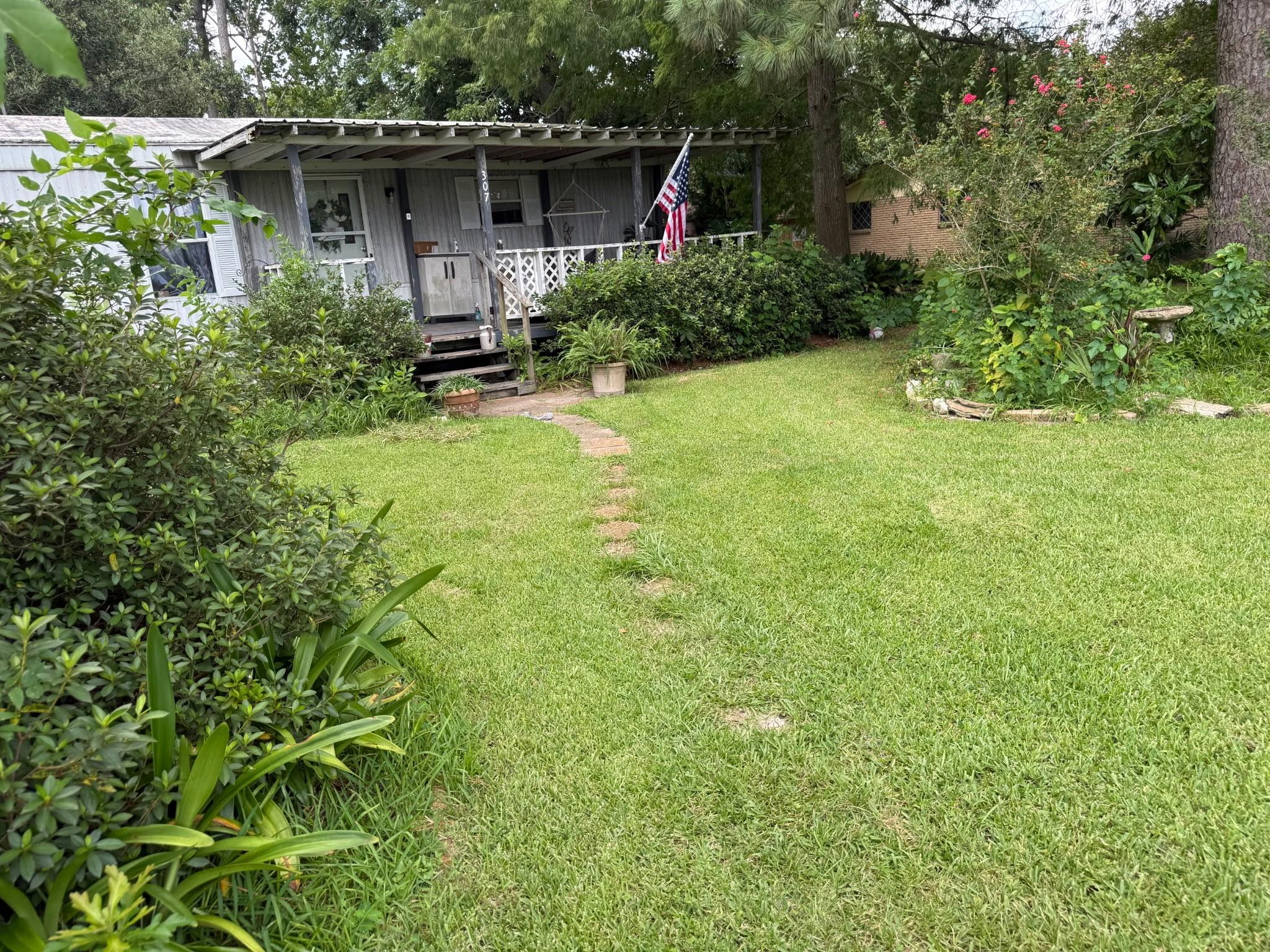307 E Oak Avenue, Winnie, TX 77665 — photo 3