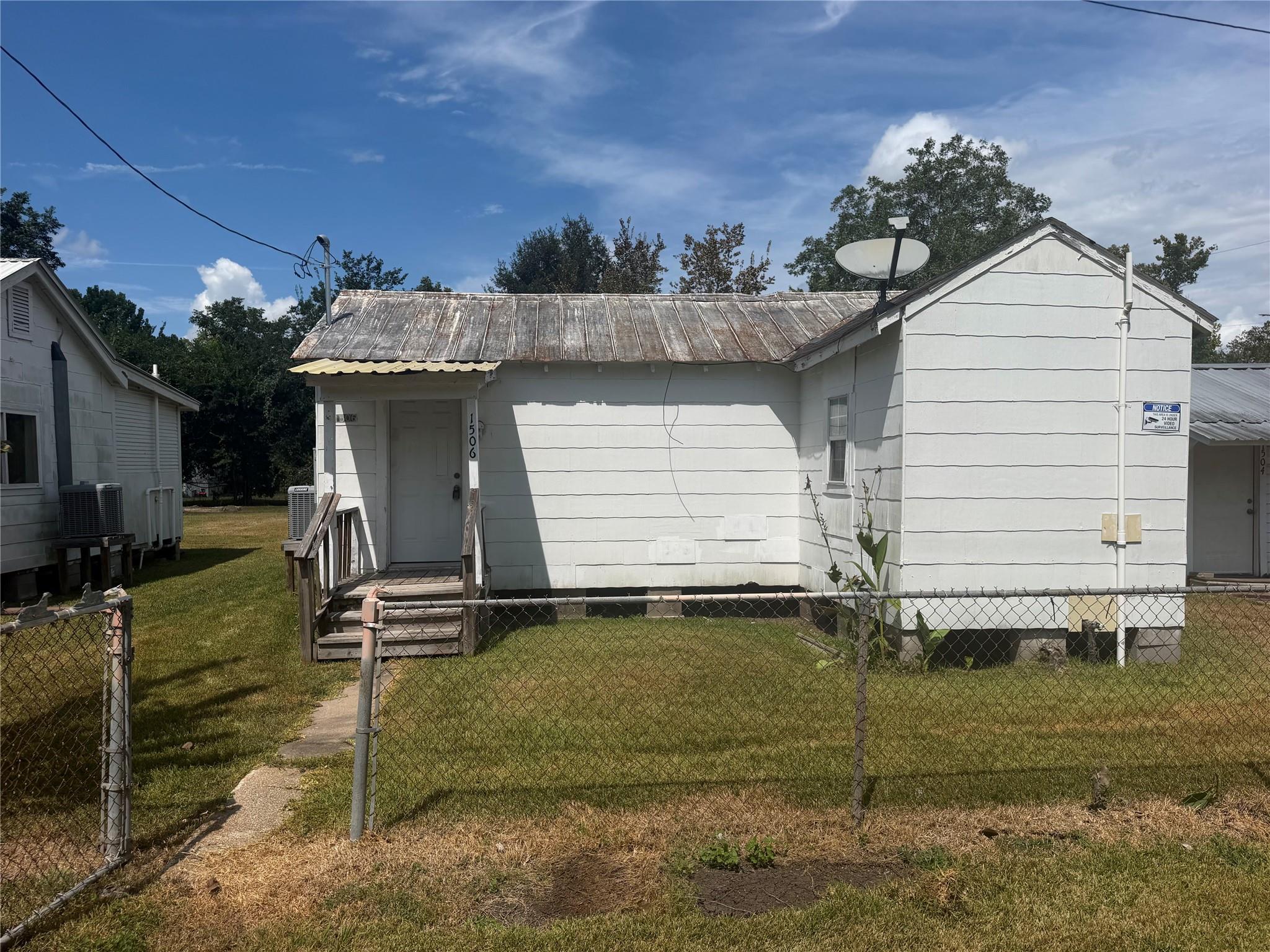 1506 W Talmadge St Road — photo