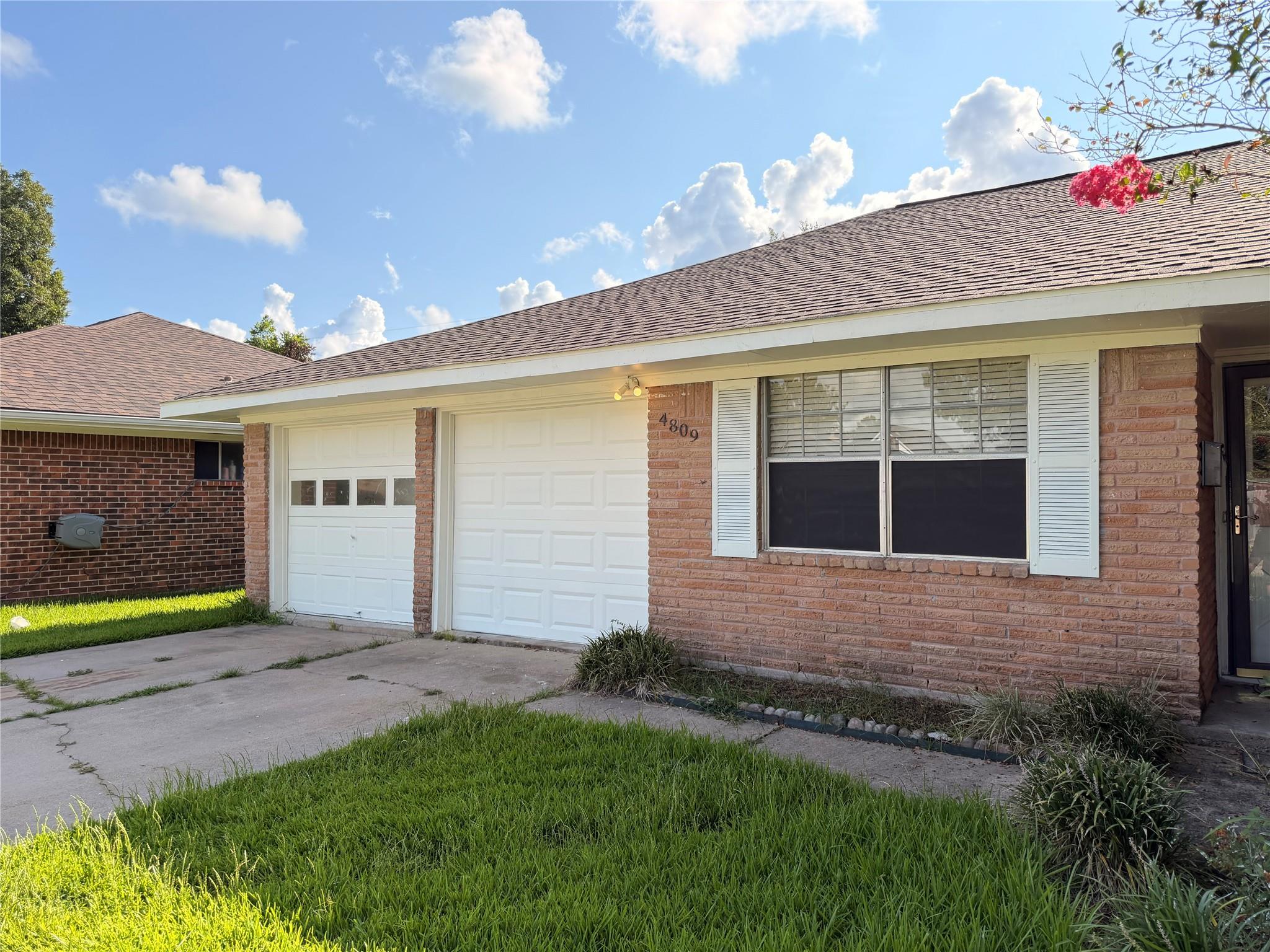 4809 College Park Drive — photo