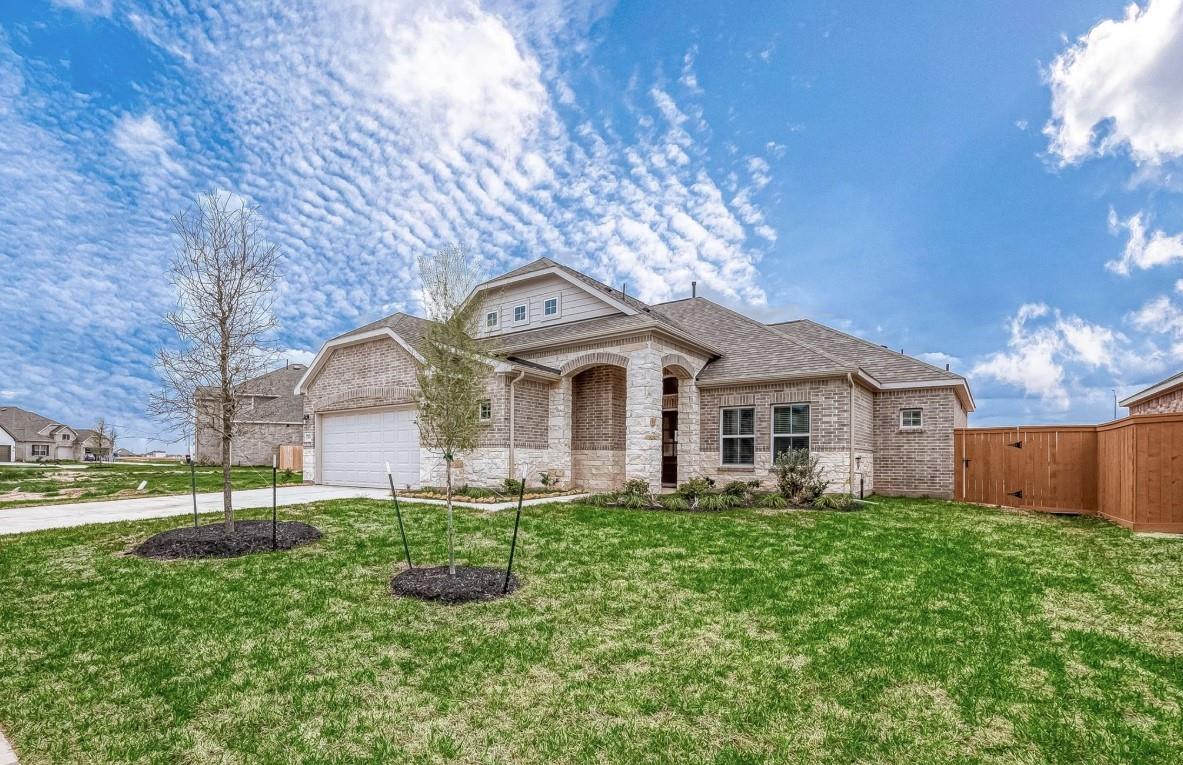 1041 Comal Trail — photo