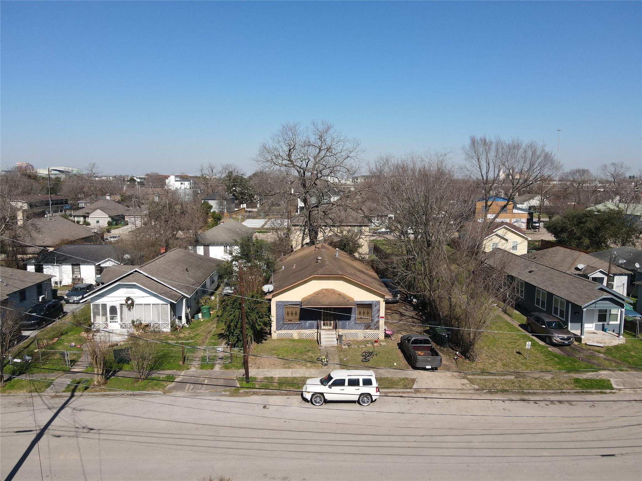 3419 Dennis Street — photo