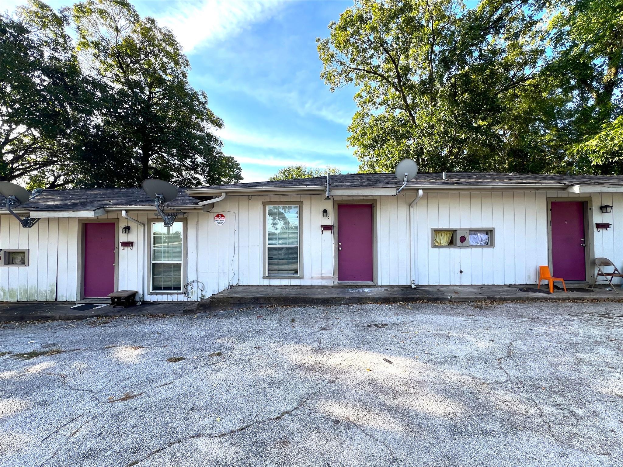 1210 Sycamore Avenue #C — photo
