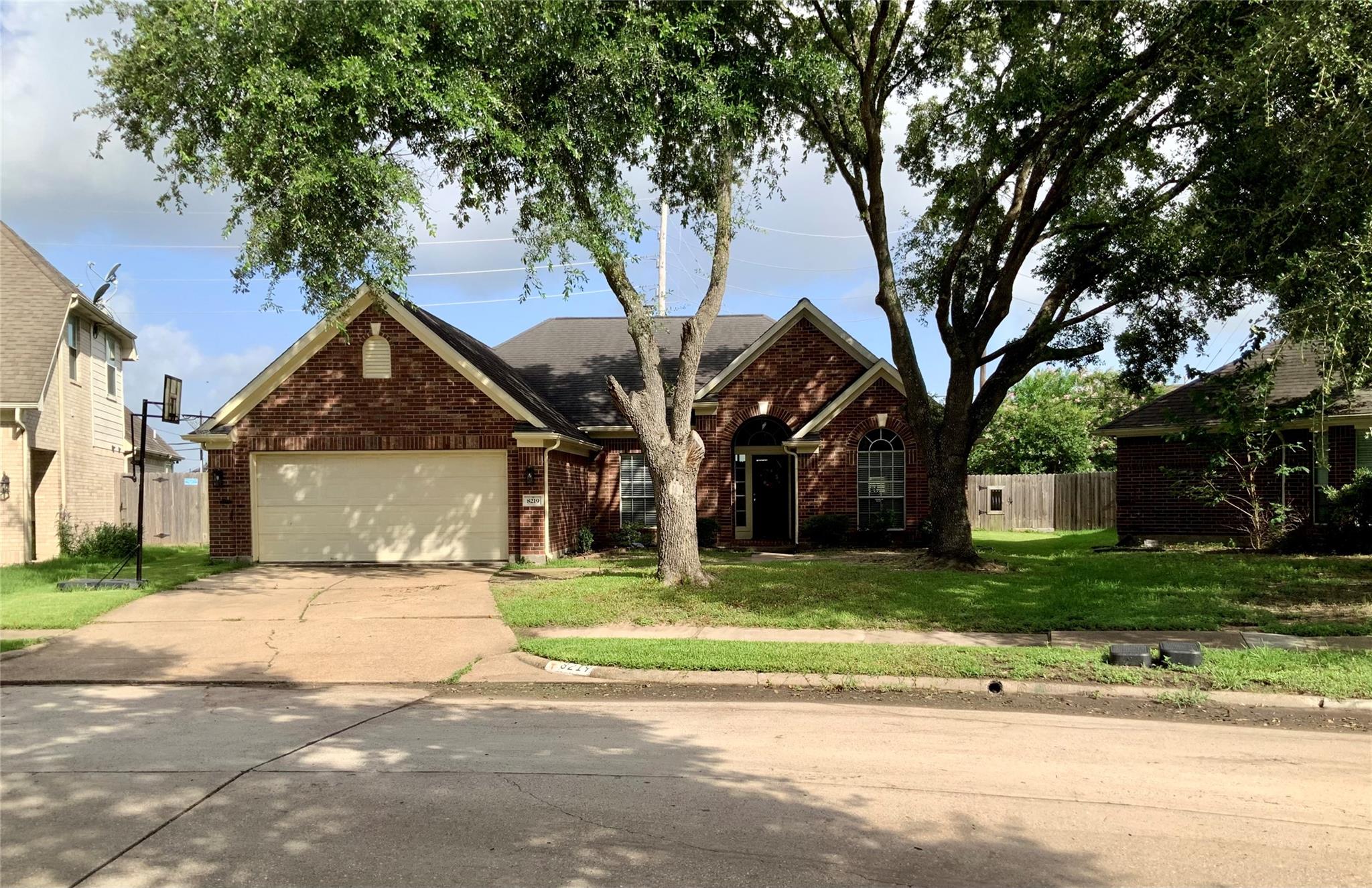 8219 Fox Street — photo