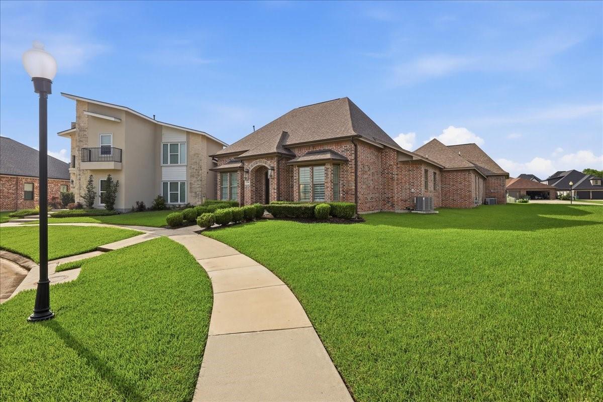 7716 Pond Circle — photo