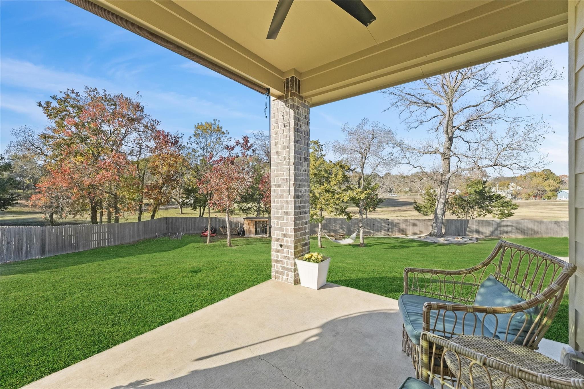 1700 Twin Oaks Circle — photo