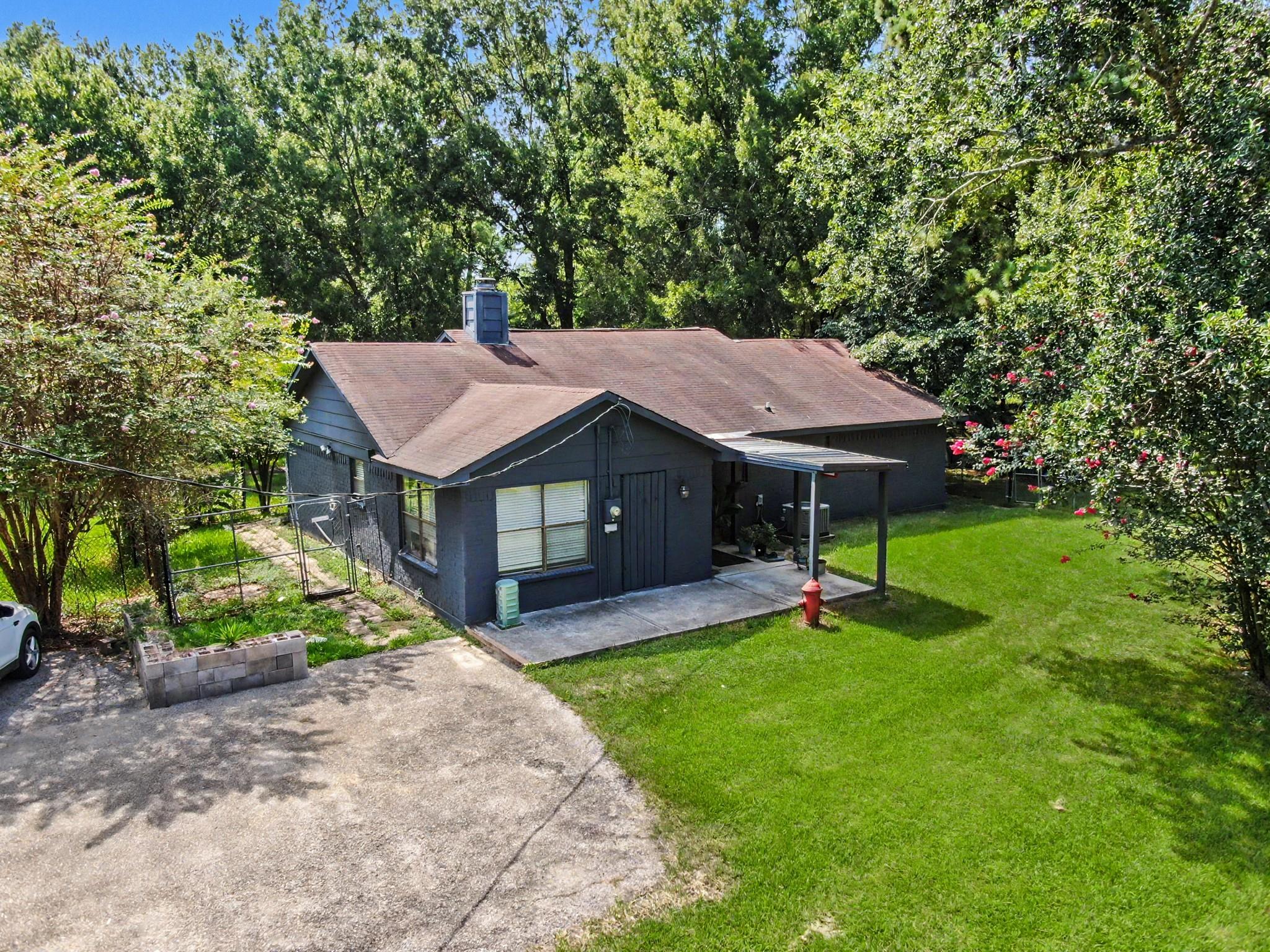 619 Lakeville Drive — photo