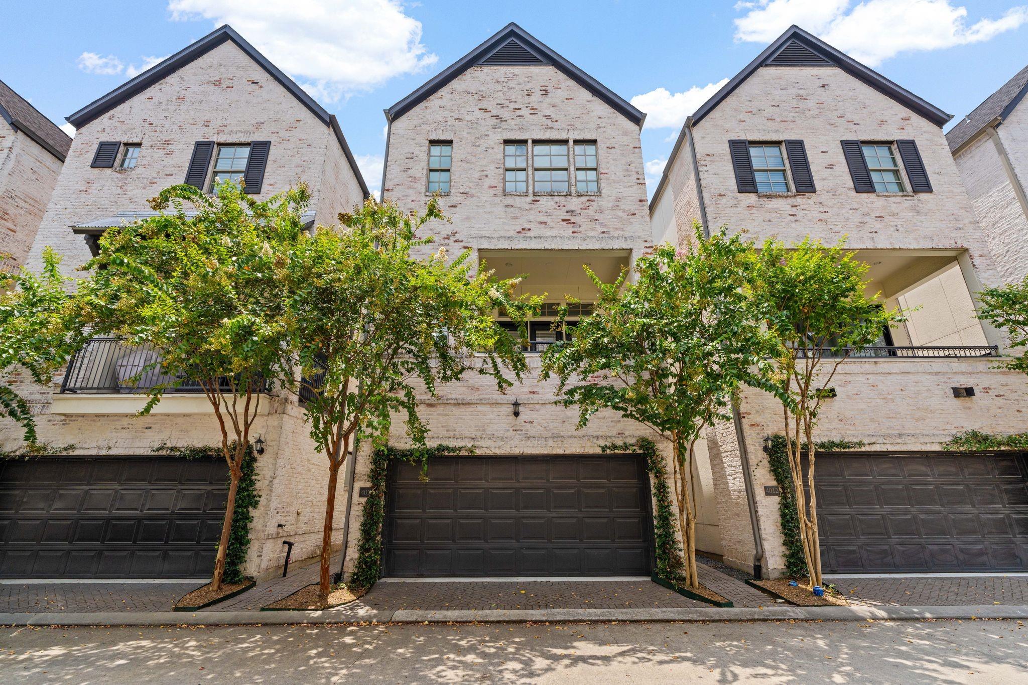 4014 University Grove Street — photo