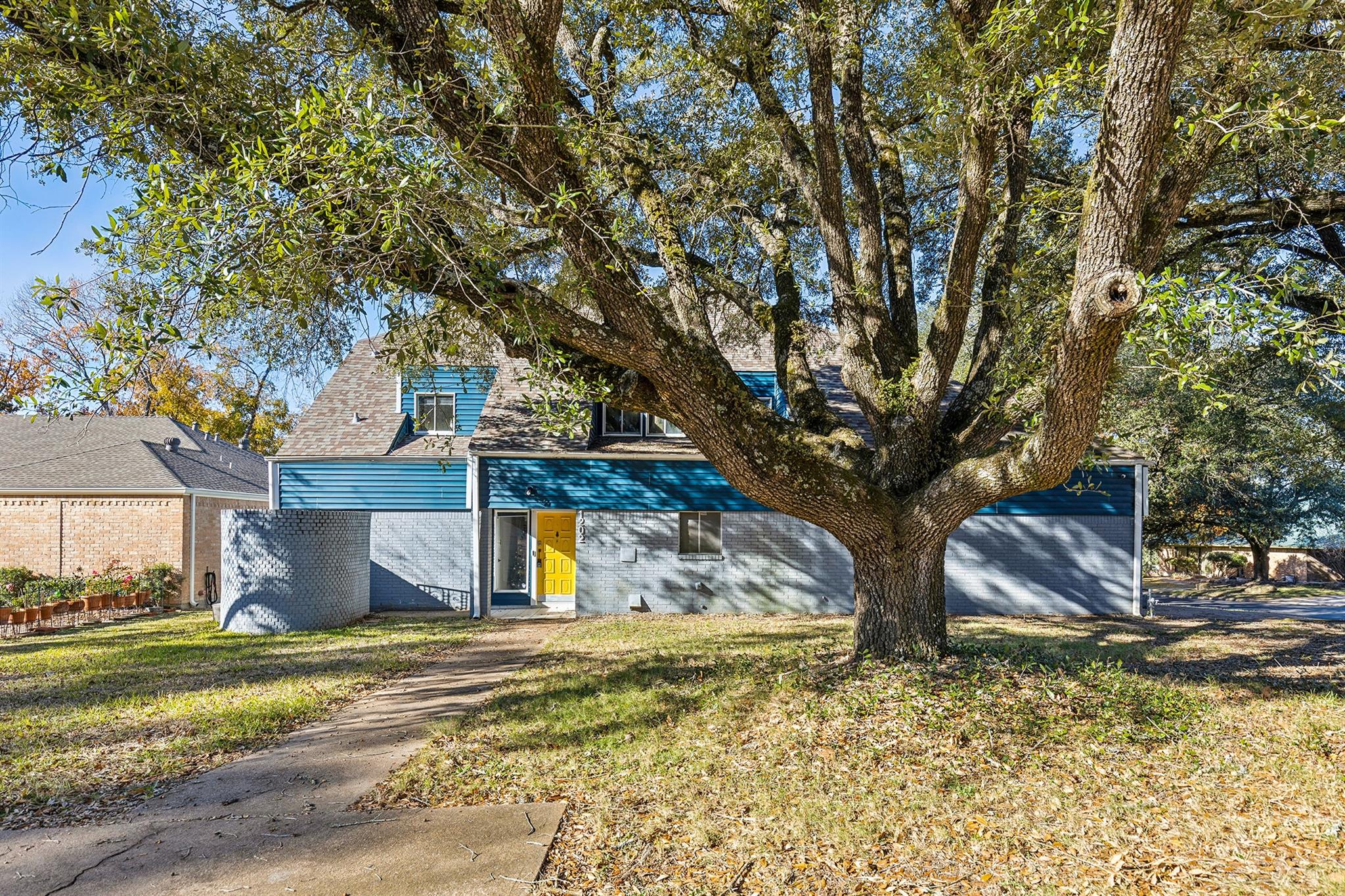 1202 Green Briar Drive — photo